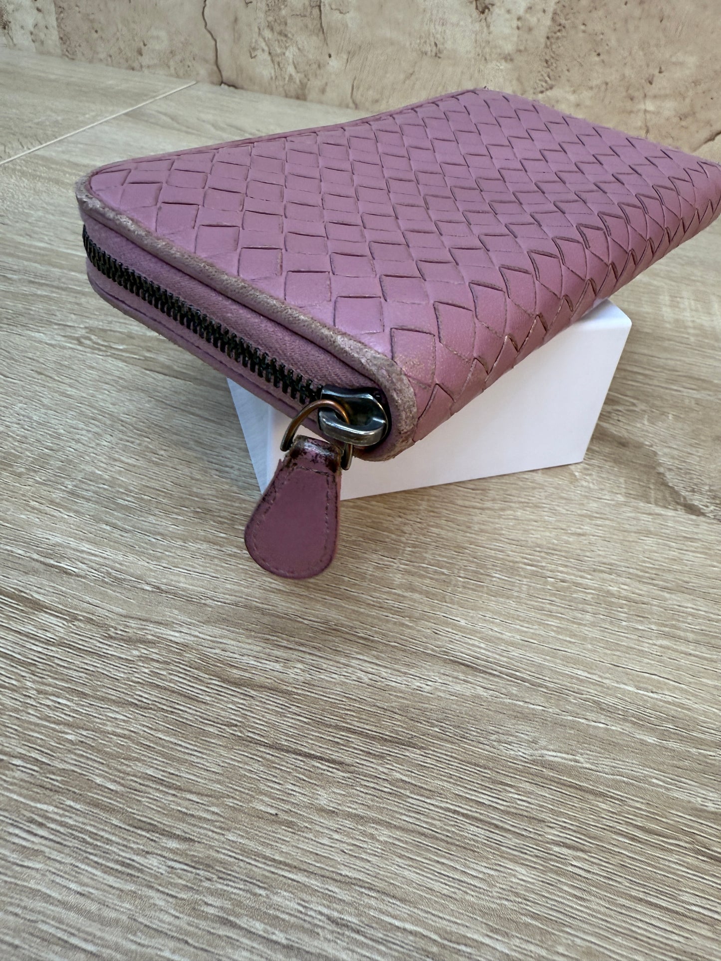 Bottega Veneta Mauve Intrecciato Leather Zippy Wallet