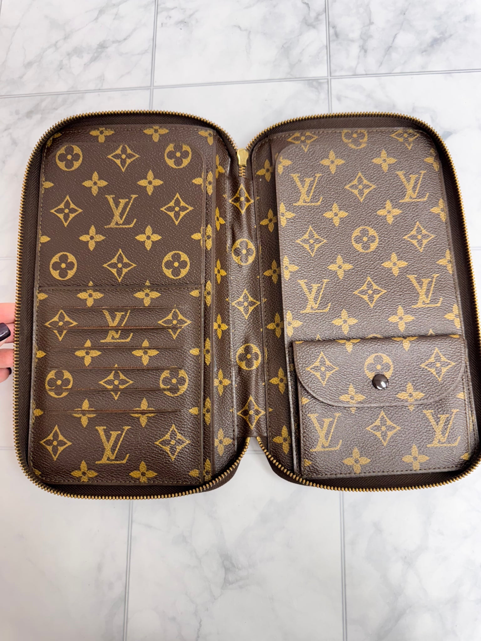 LIKE NEW - Louis Vuitton Monogram Escapade Escovedo Travel Case