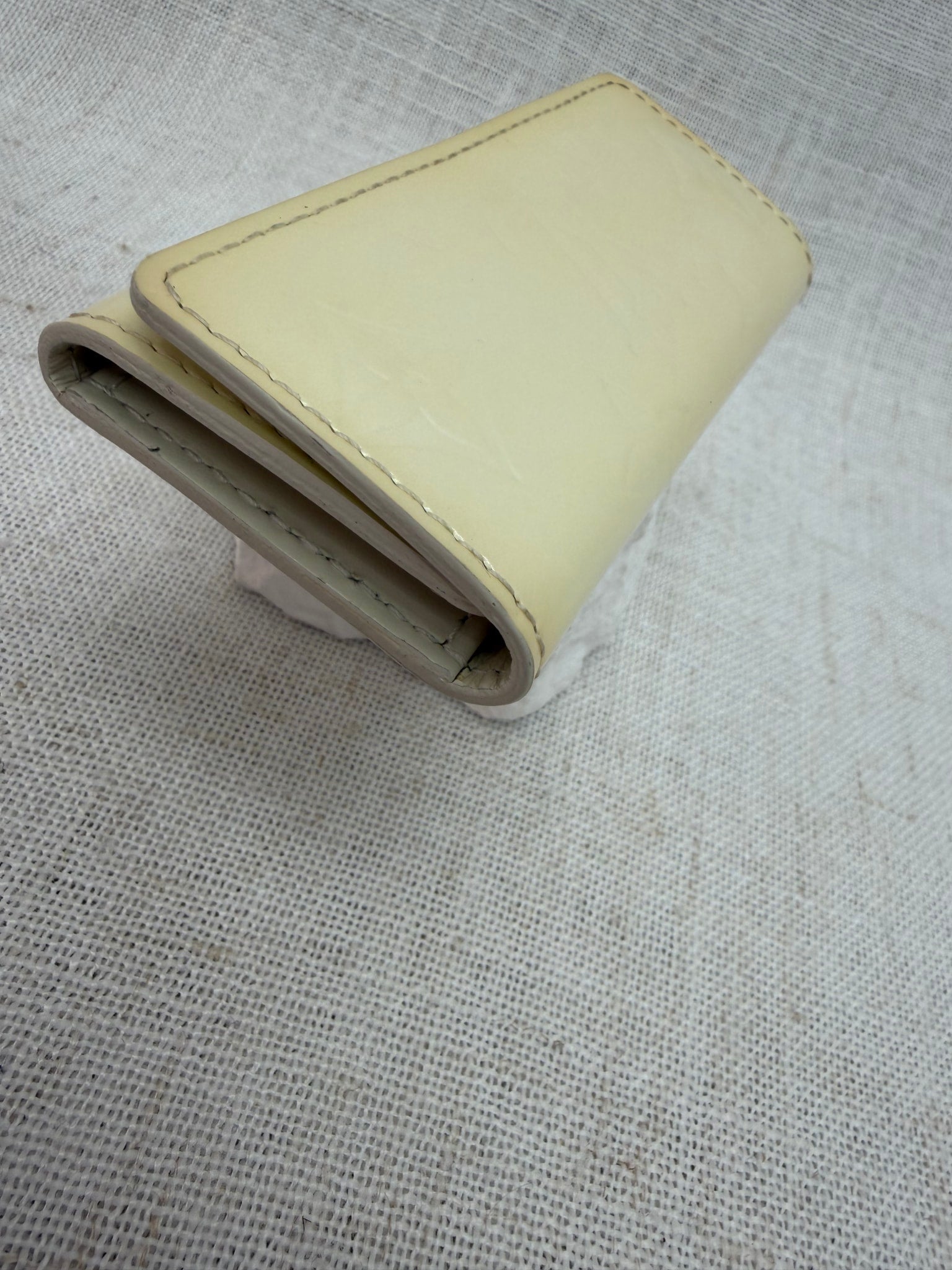 Louis Vuitton Pale Yellow Vernis 4 Key Ring Case