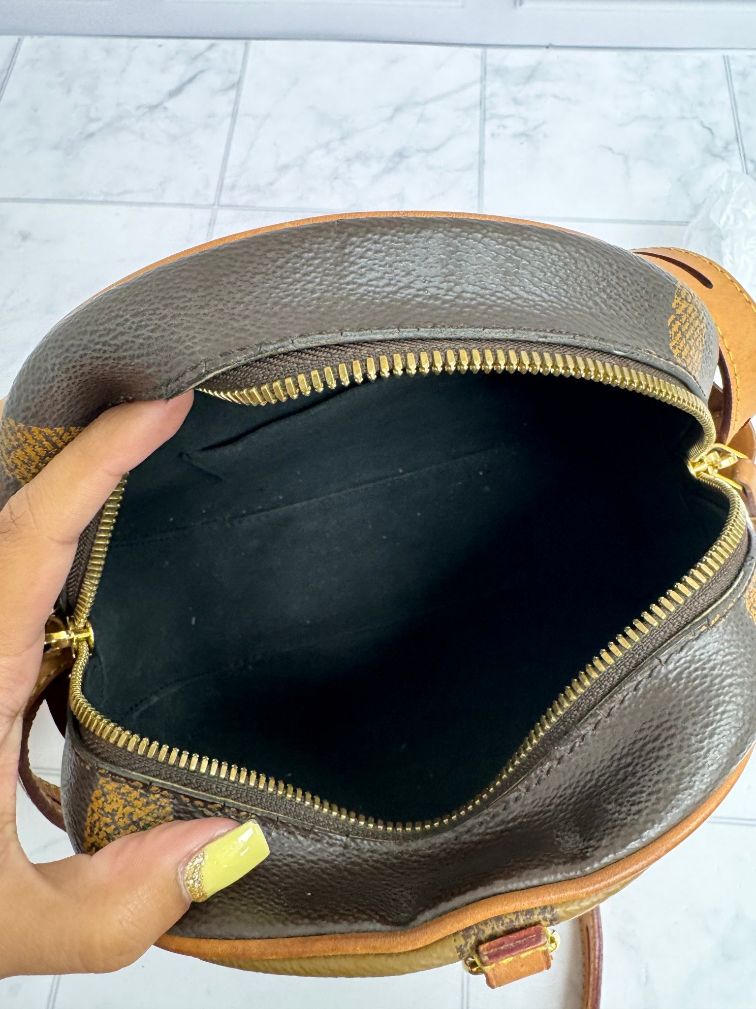 Louis Vuitton Brown Monogram Giant Reverse Boite Chapeau Souple Crossbody Bag MM