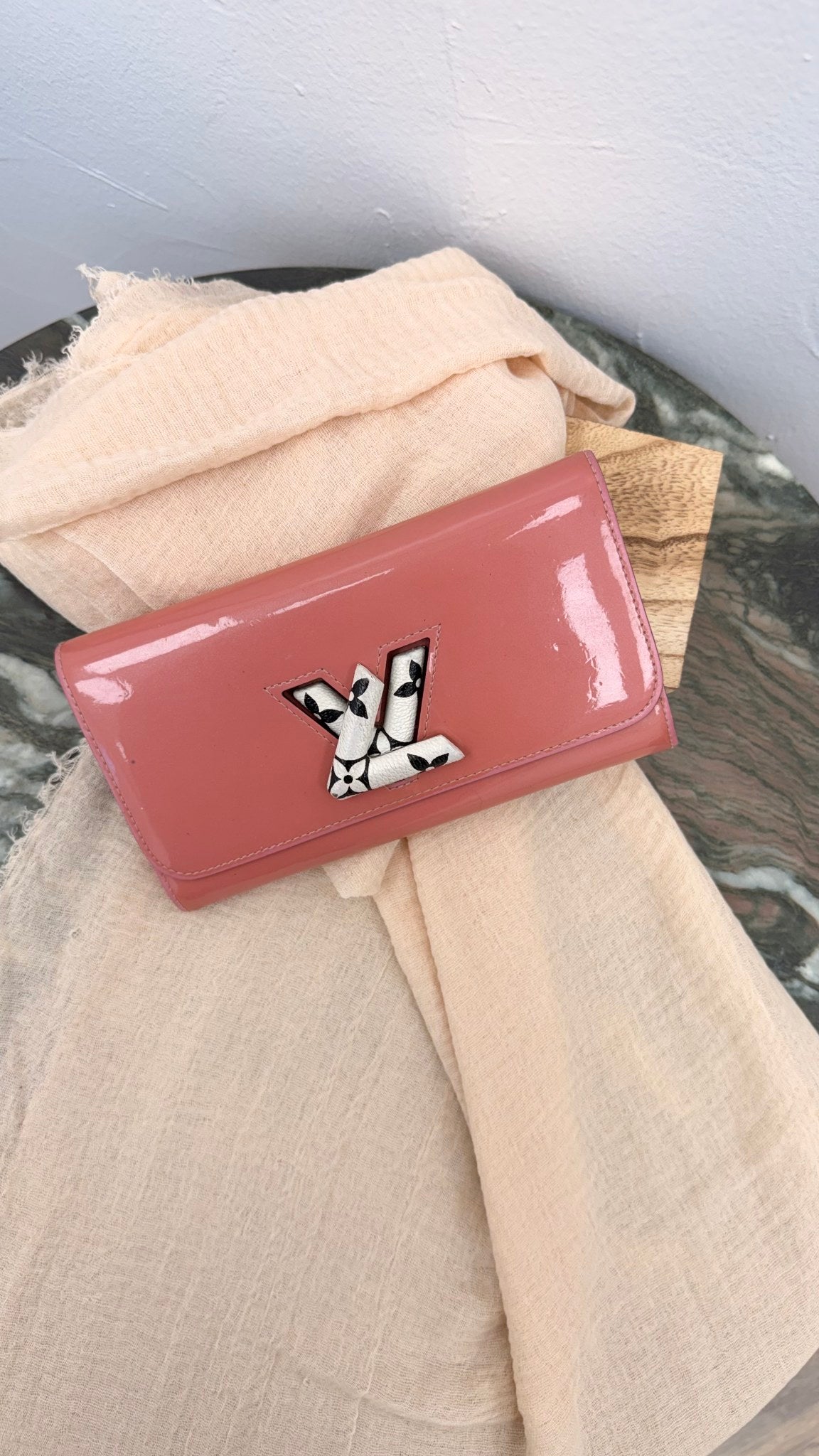 Louis Vuitton Pink Vernis Leather Twist Long Wallet
