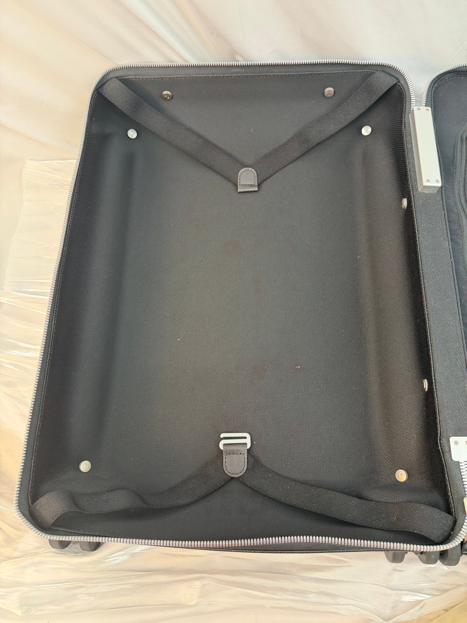 Louis Vuitton Black Leather Taiga Horizon 55 Roller Bag