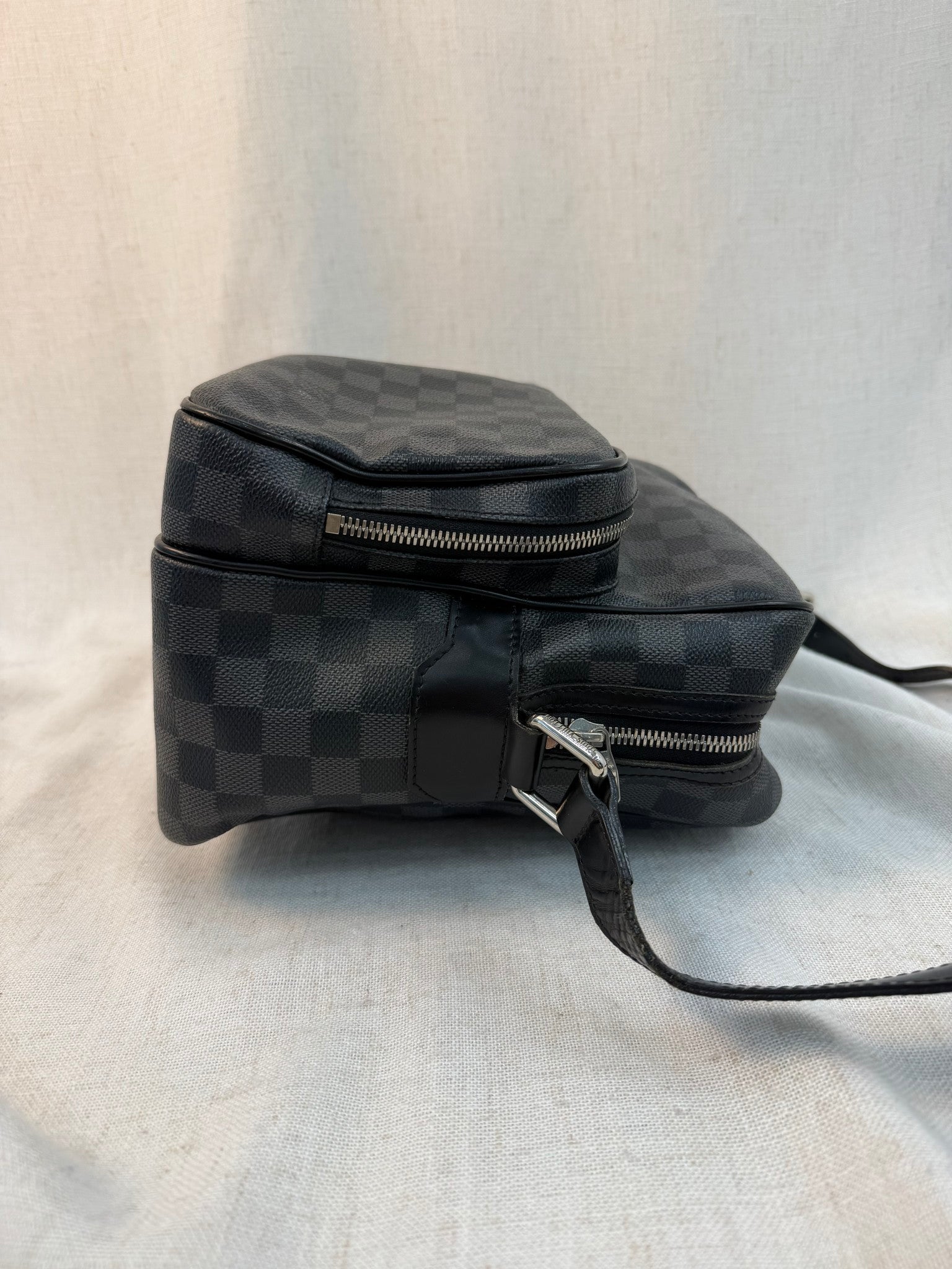 Louis Vuitton Damier Graphite Leoh Messenger Bag