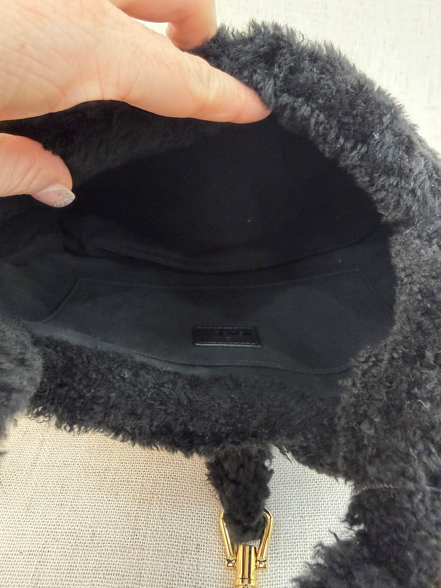 LIKE NEW Gucci Black Shearling Jackie Shoulder Bag