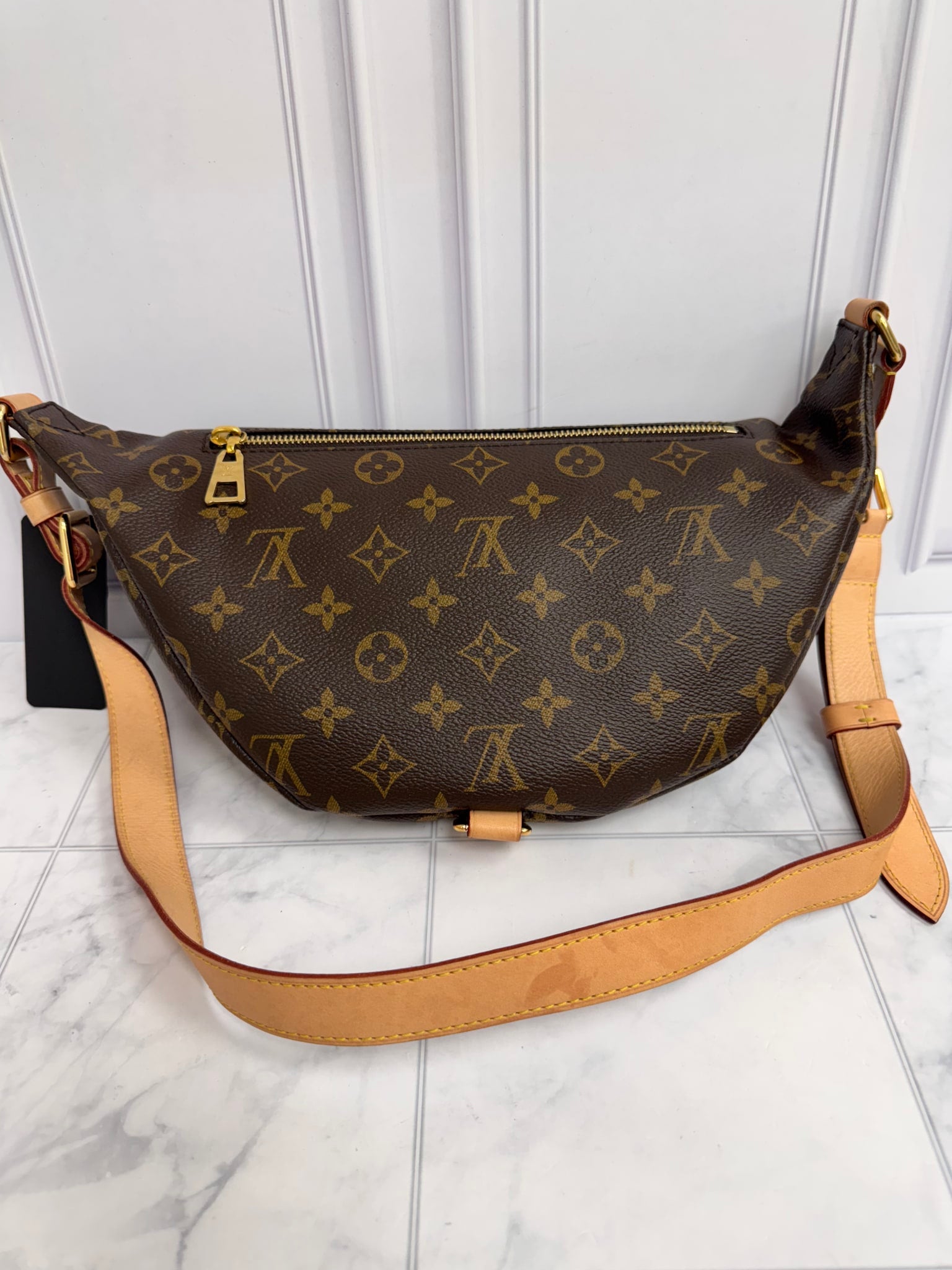 LIKE NEW - Louis Vuitton Monogram Bumbag