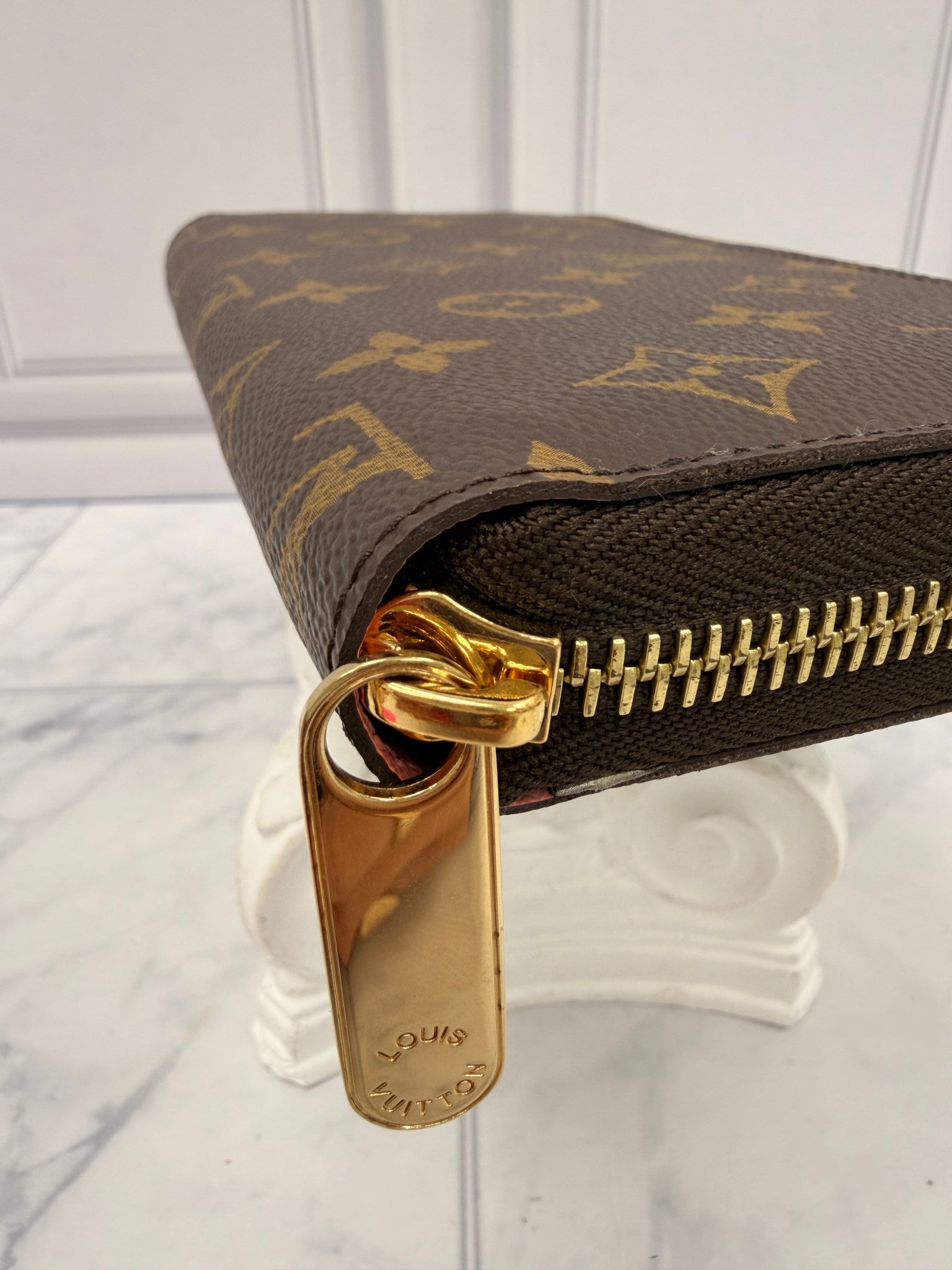 Louis Vuitton Monogram Illustre Zippy Wallet