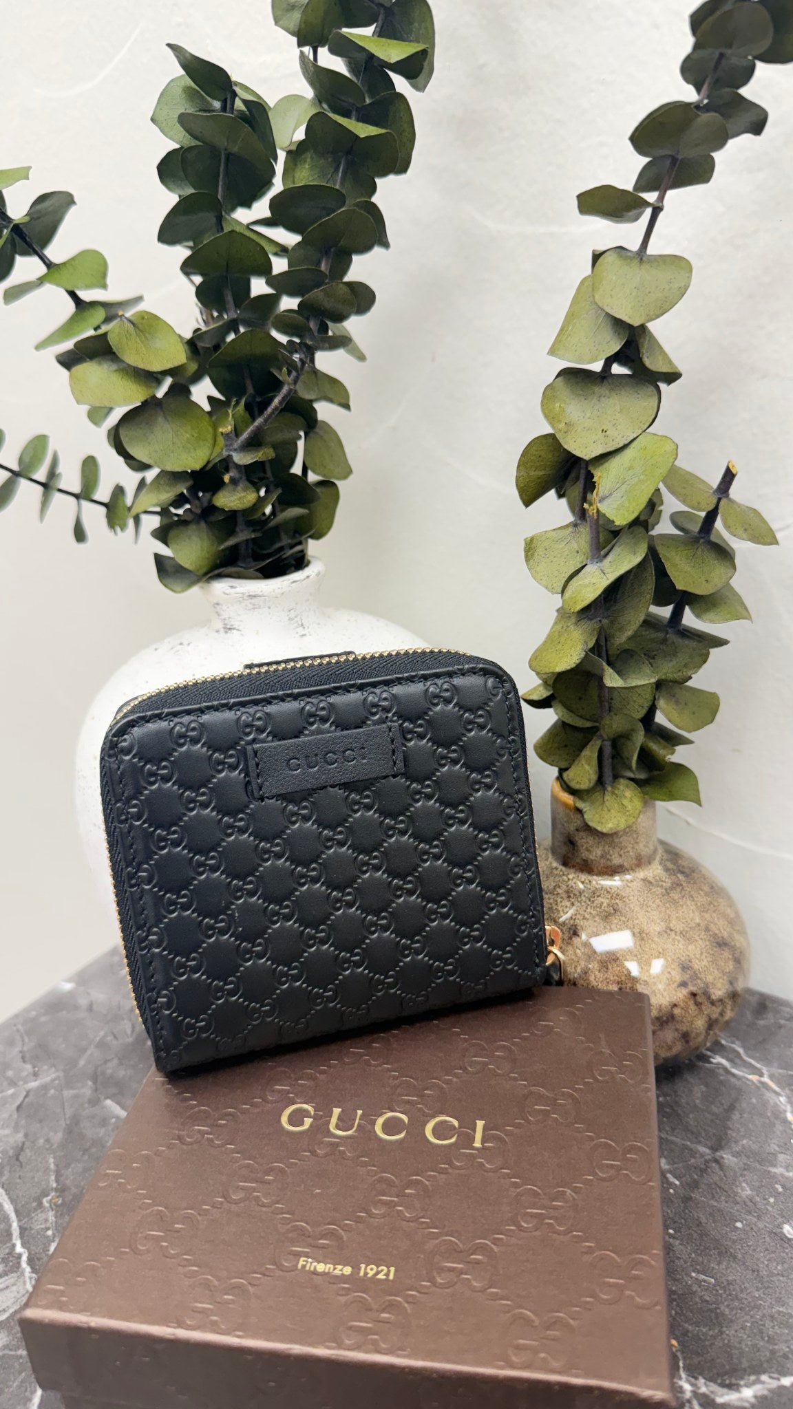 LIKE NEW - Gucci Black Microguccissima Leather Zippy Compact Wallet