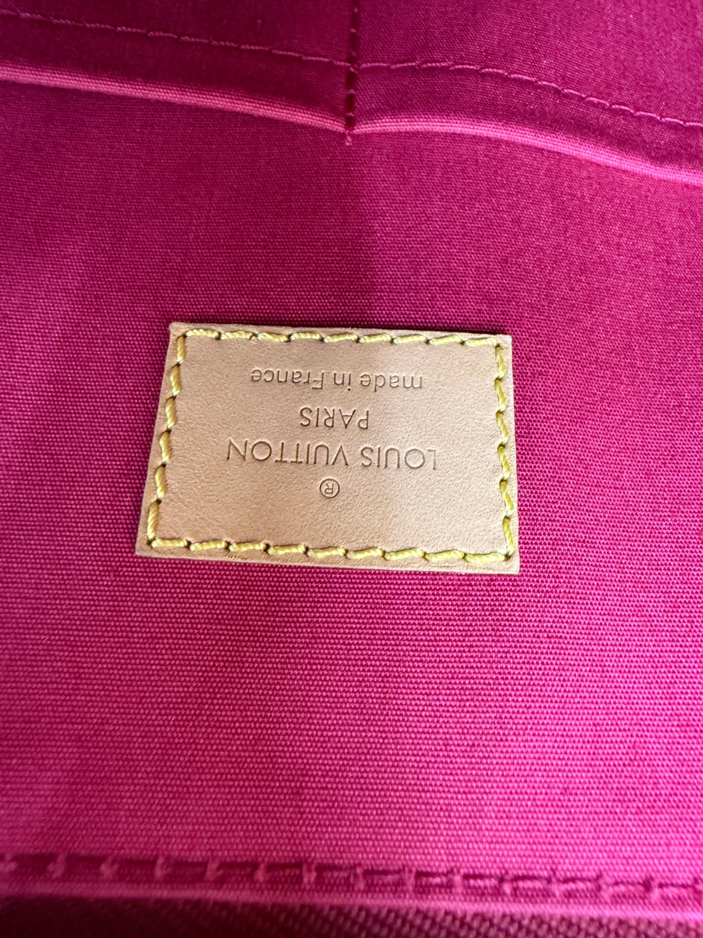 https://res.cloudinary.com/dyql5hig8/image/upload/v1758301713/ikqunjrgei4ucngmo7sb.jpg