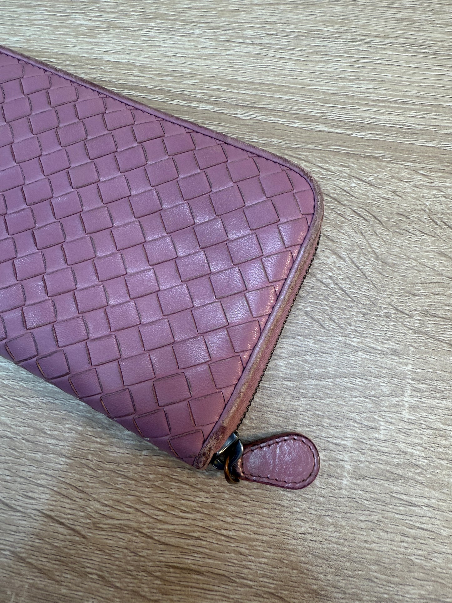 Bottega Veneta Mauve Intrecciato Leather Zippy Wallet