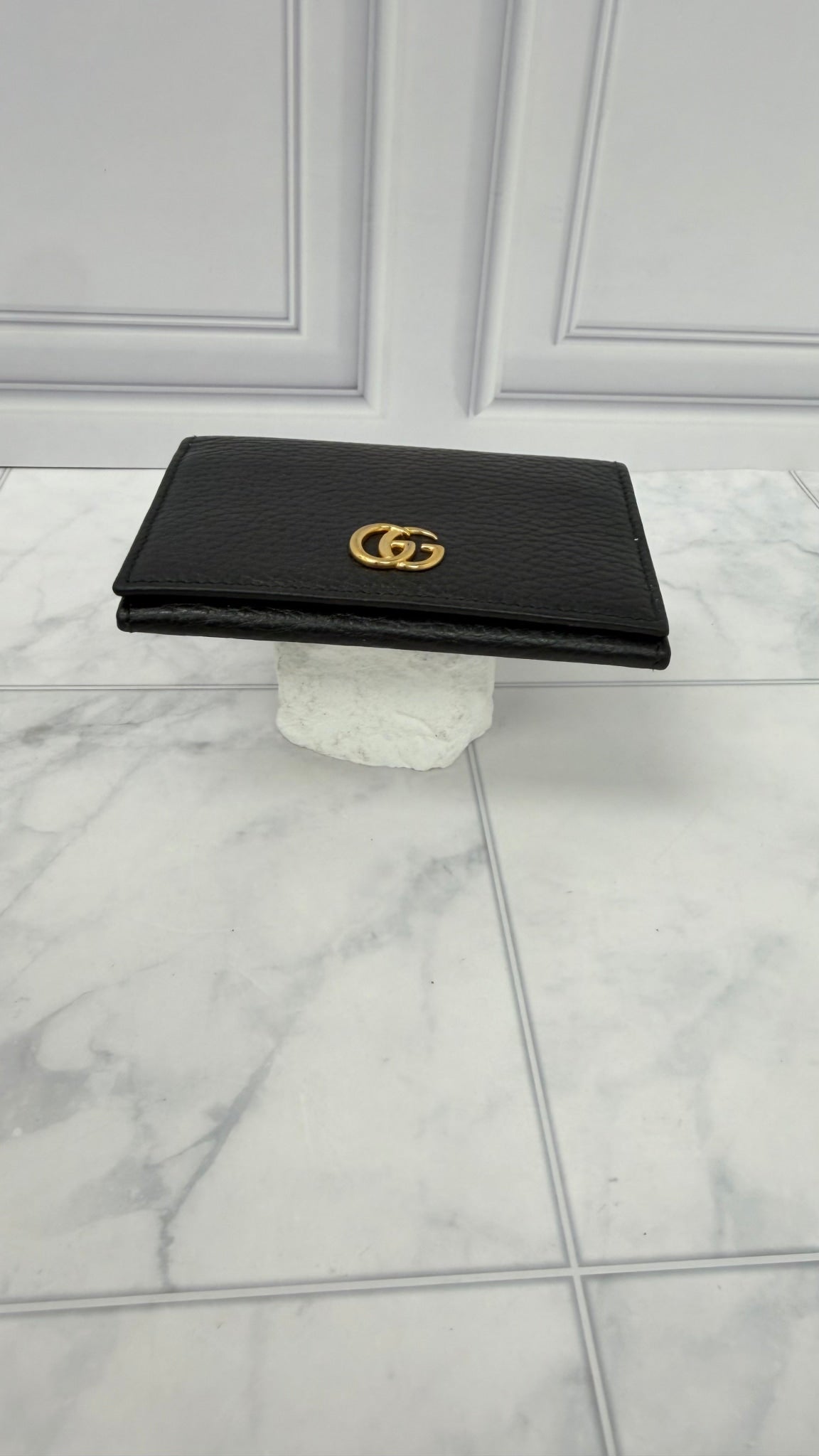 LIKE NEW - Gucci Black Grained Leather Compact Wallet