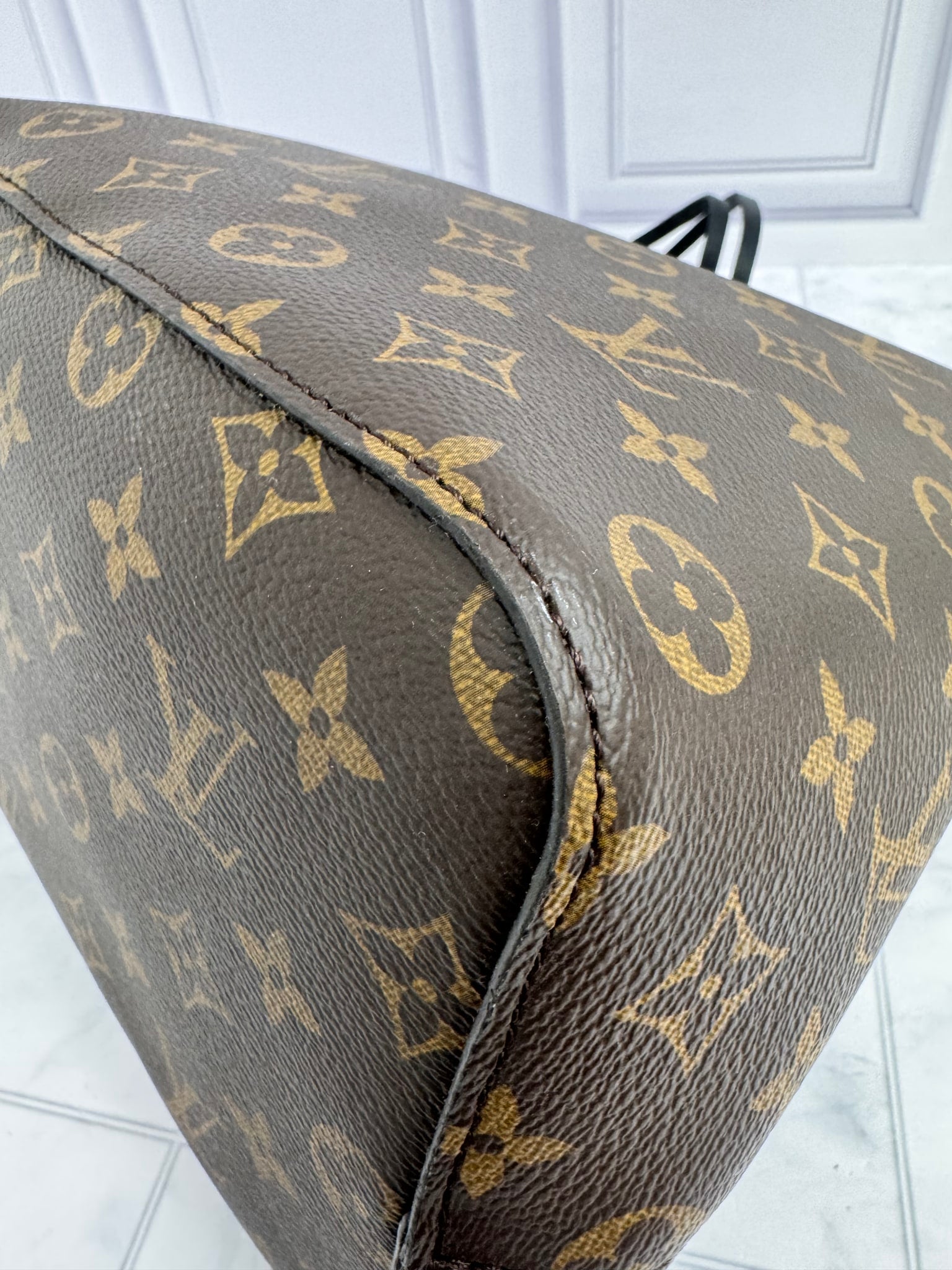 LIKE NEW - Louis Vuitton Neo Noe Shoulder Bag MM