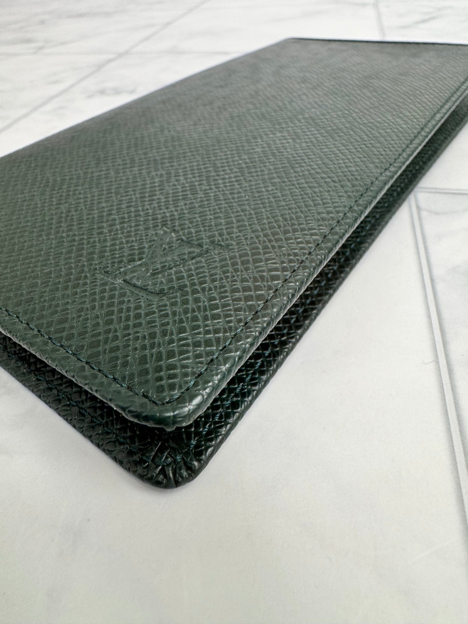 Louis Vuitton Dark Green Taiga Leather Porte Valeurs Cartes Credit Long Wallet