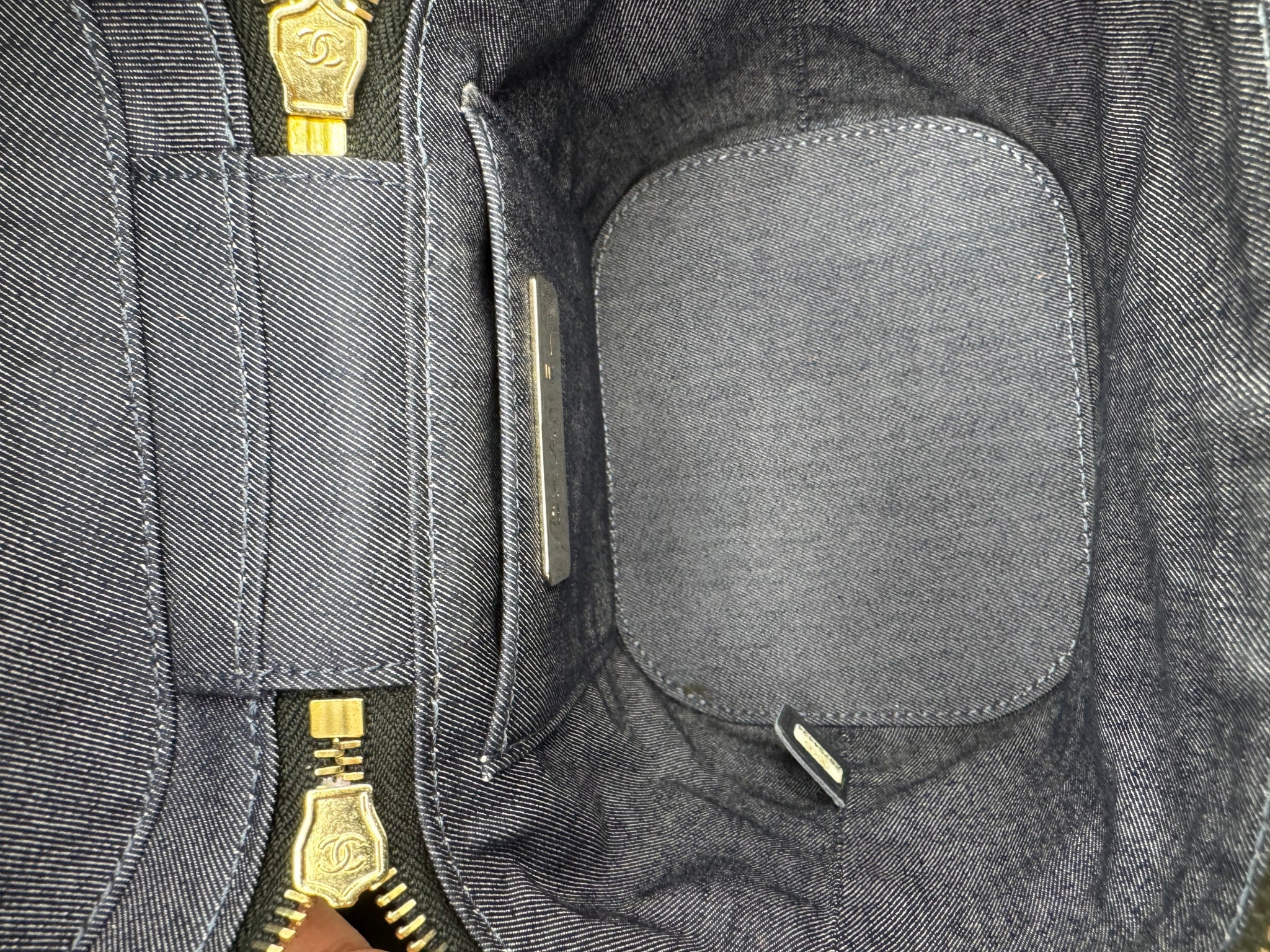 LIKE NEW - Chanel Black Calfskin Leather CC Mania Vanity Case