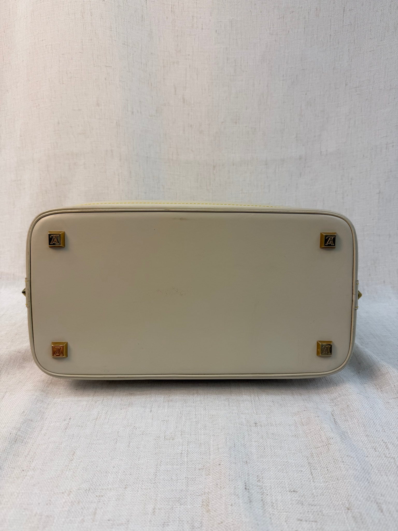 Louis Vuitton Cream Leather Suhali Locket MM Bag