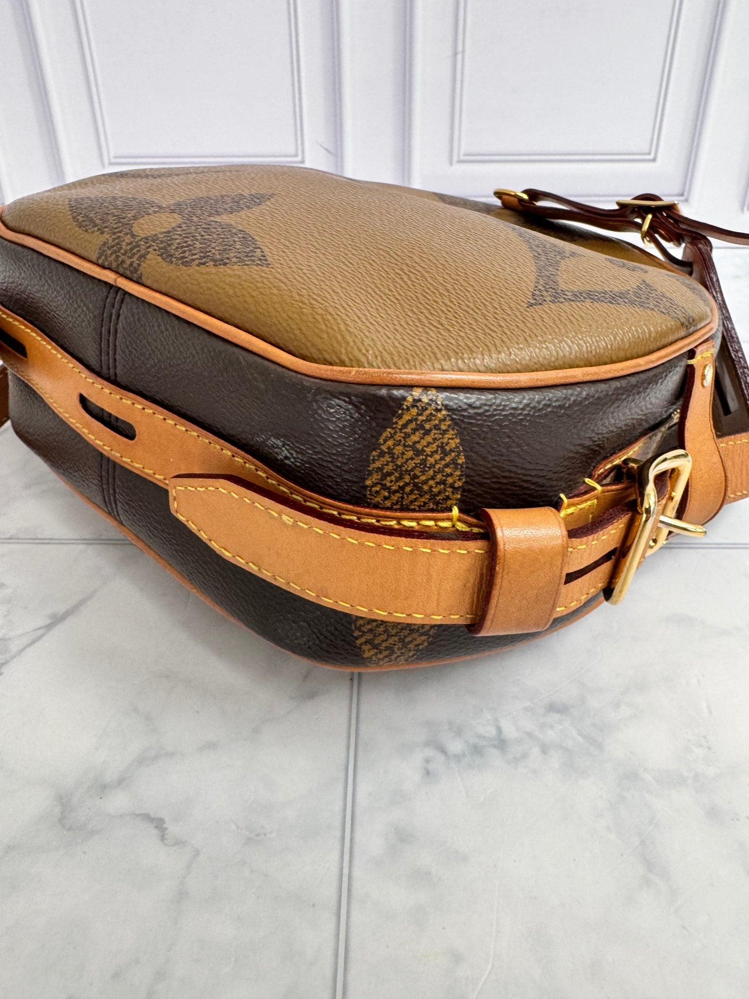 Louis Vuitton Brown Monogram Giant Reverse Boite Chapeau Souple Crossbody Bag MM