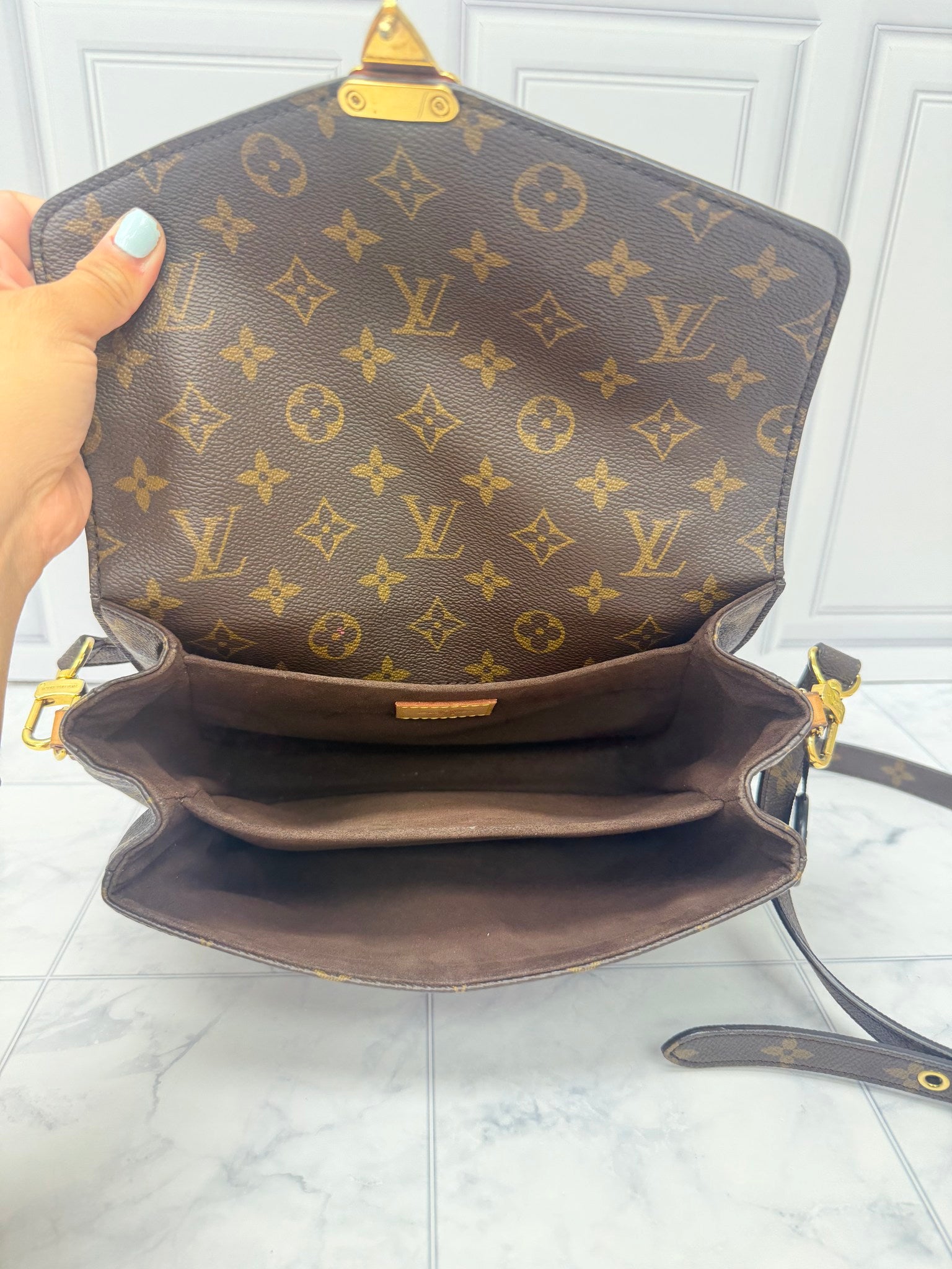 Louis Vuitton Monogram Pochette Metis Handbag