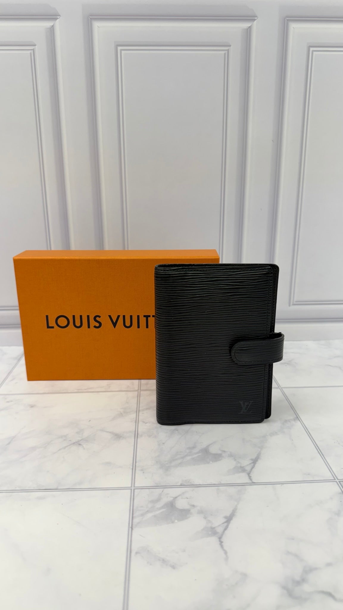 LIKE NEW - Louis Vuitton Black Epi Leather Passport Agenda PM Cover