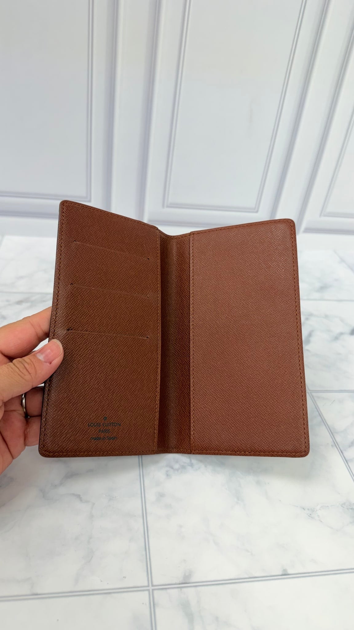 LIKE NEW - Louis Vuitton Monogram Long Wallet