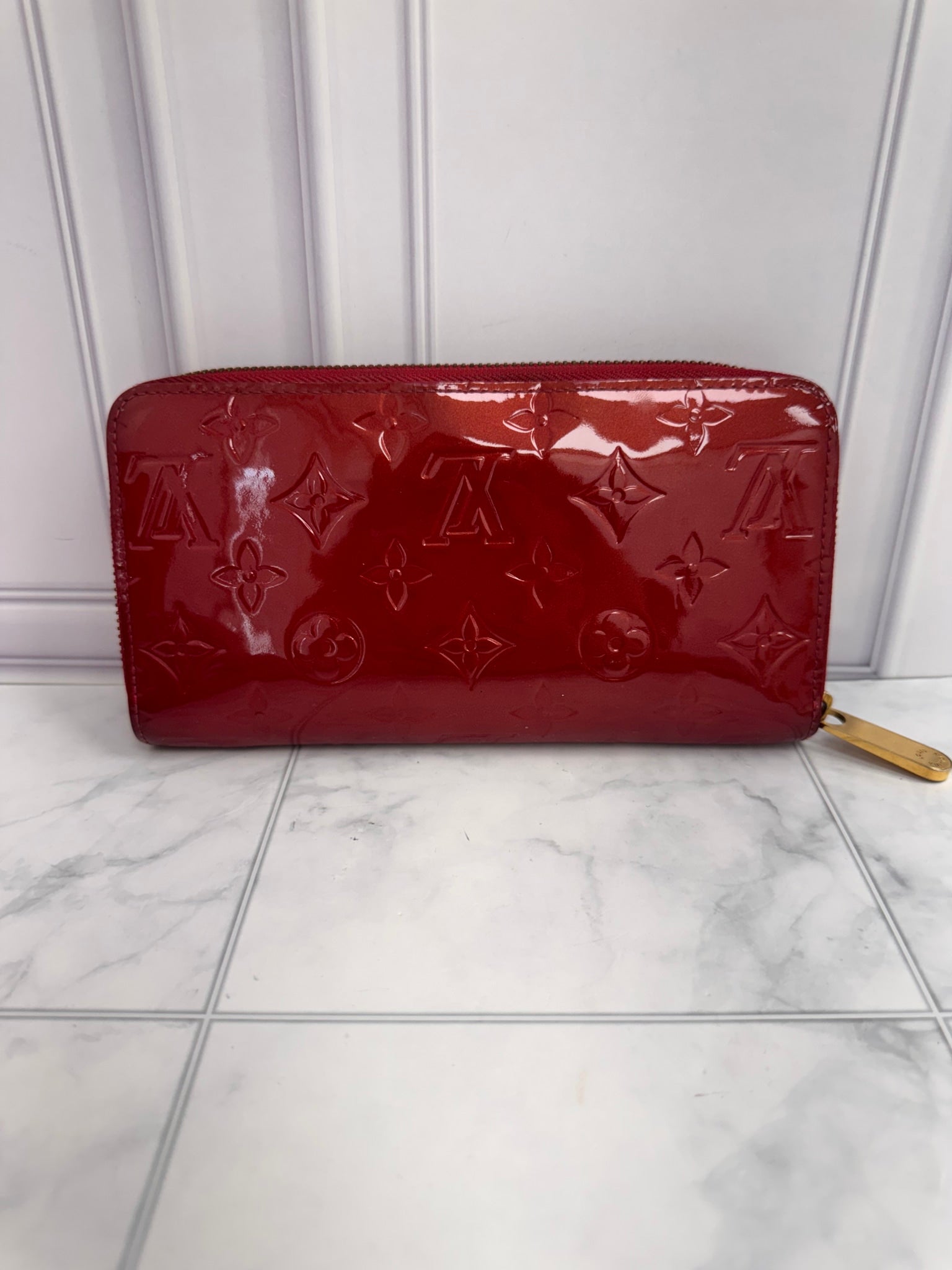 Louis Vuitton Red Vernis Monogram Zippy Wallet