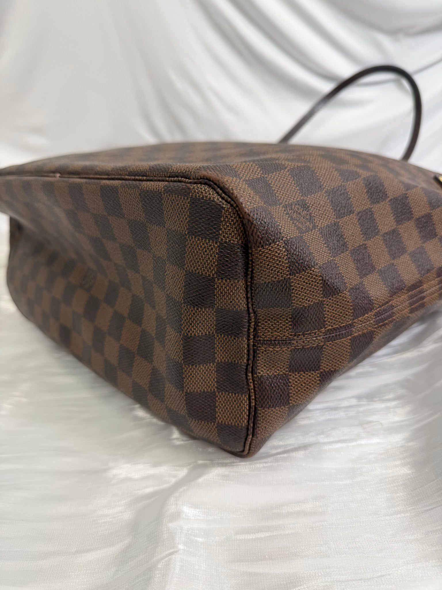 Louis Vuitton Damier Ebene Neverfull MM Ballerine Interior