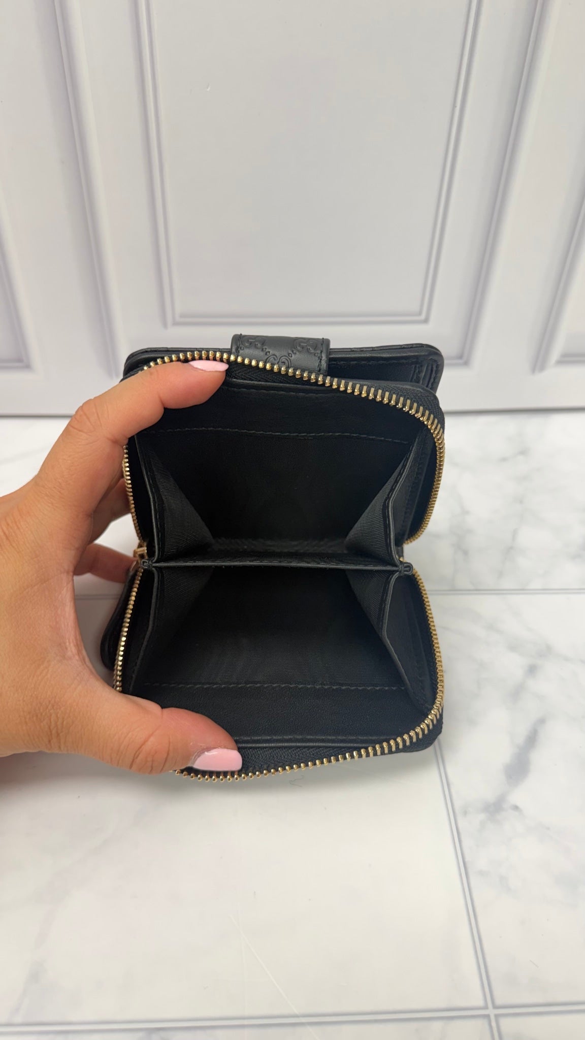 LIKE NEW - Gucci Black Microguccissima Leather Zippy Compact Wallet