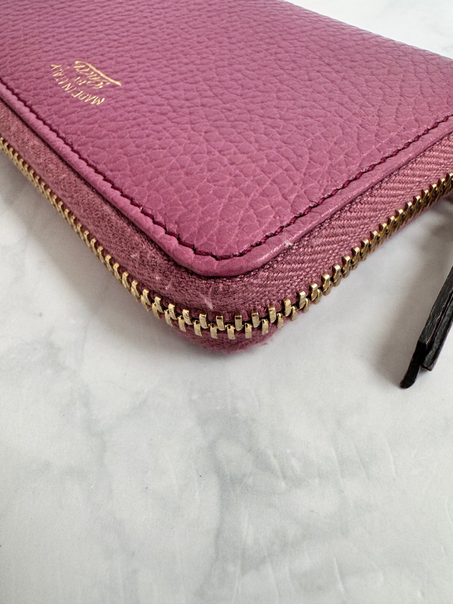 Gucci Fuchsia Grained Leather Swing Compact Zippy Wallet