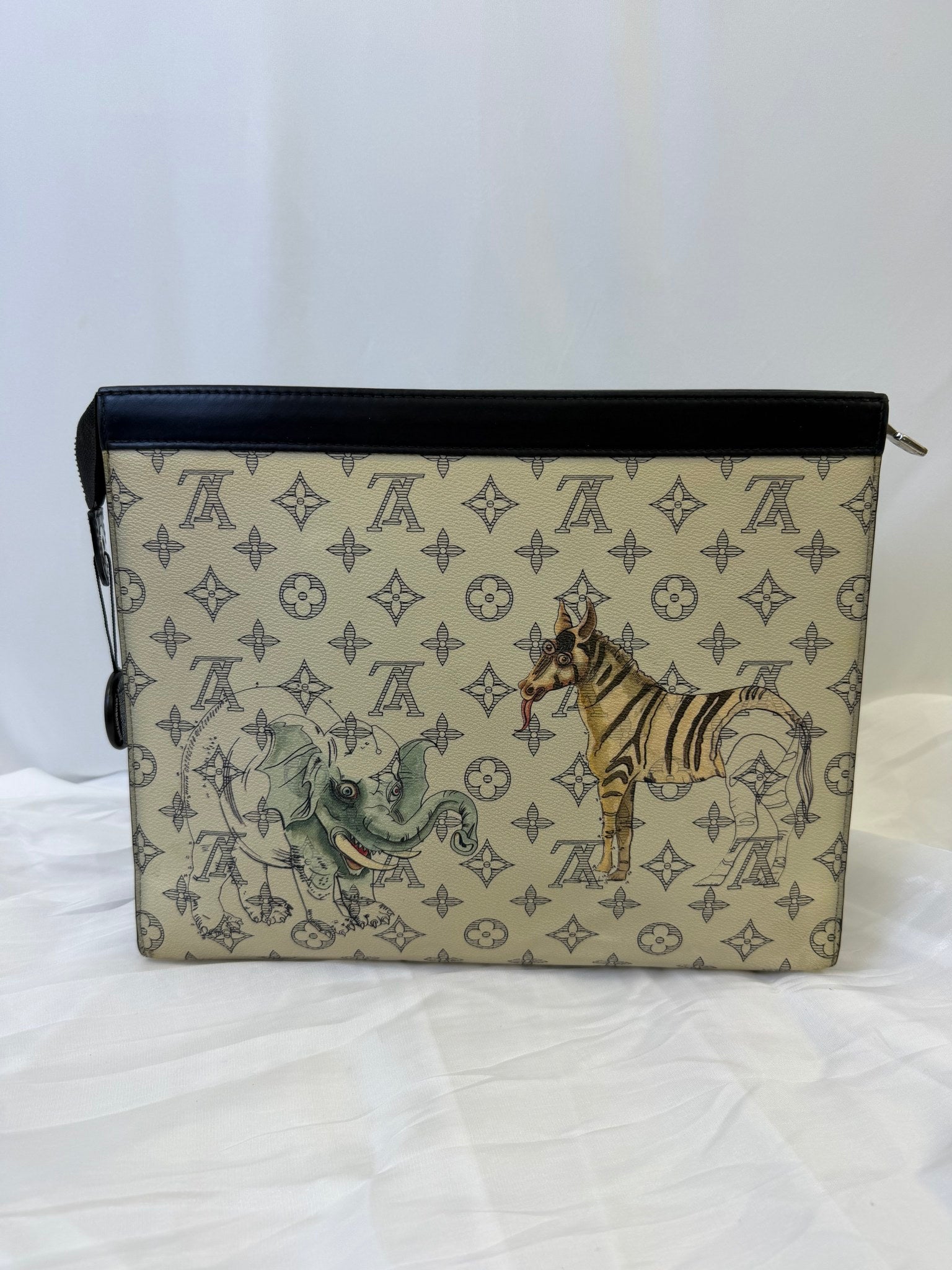 Louis Vuitton White Monogram Chapman Pochette Voyage GM