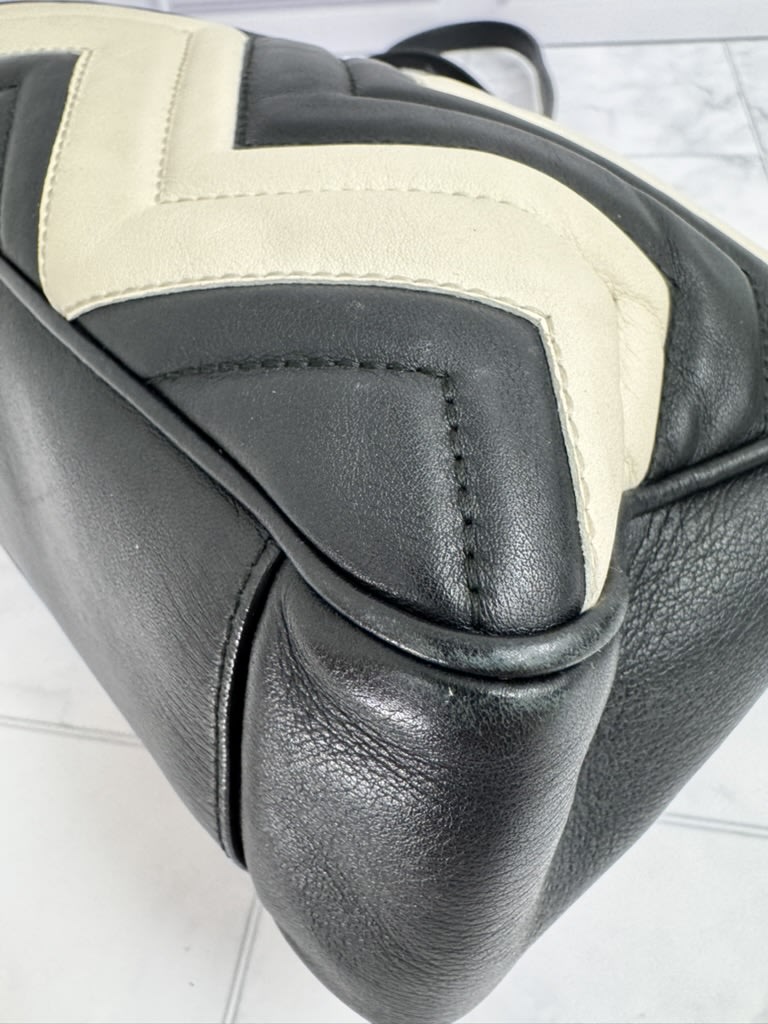 Gucci Black And White GG Marmont Chevron Quilted Leather Shoulder Bag