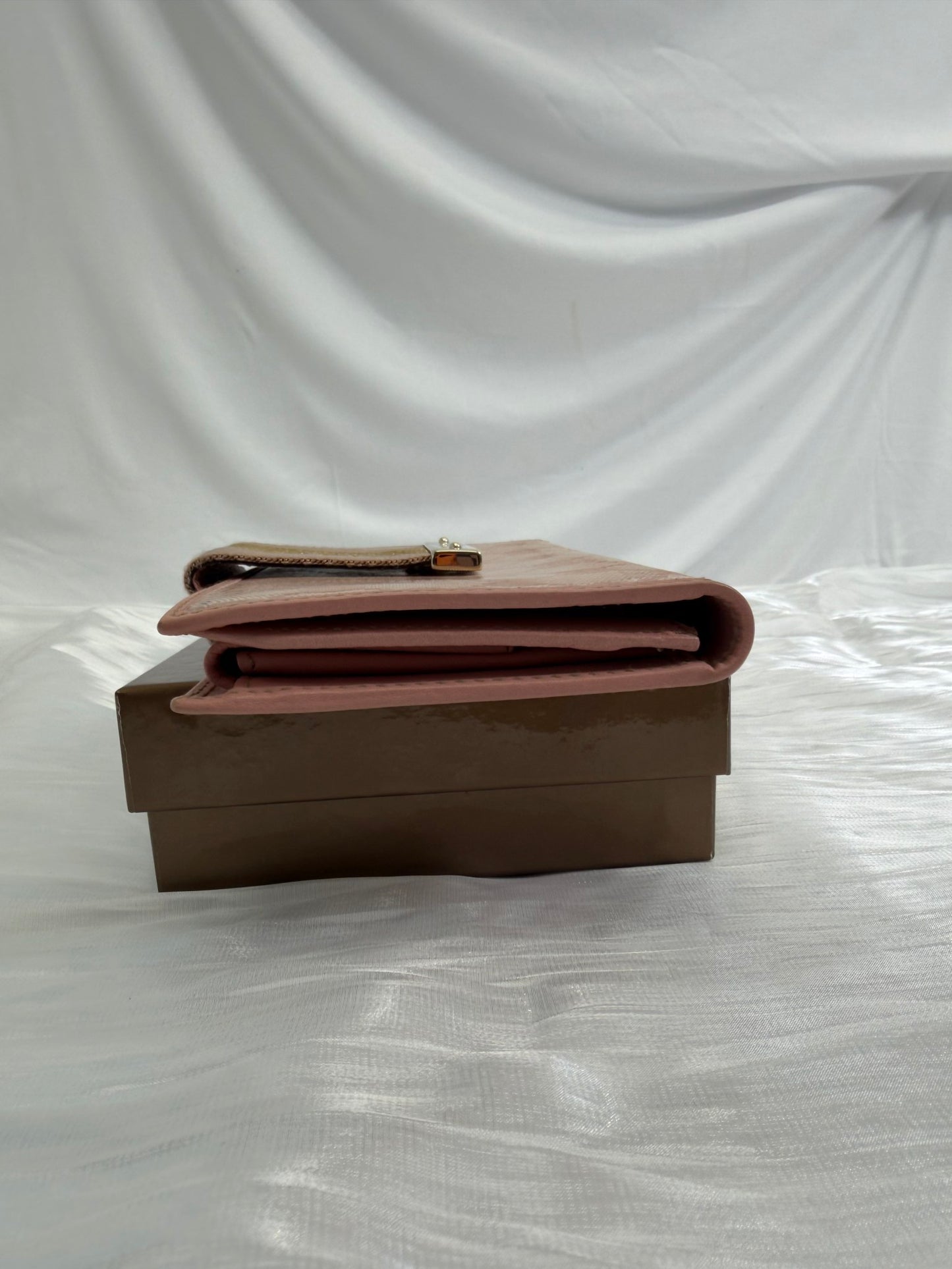 https://res.cloudinary.com/dyql5hig8/image/upload/v1760126299/k5ehyqzblbwsvdt10tgq.jpg