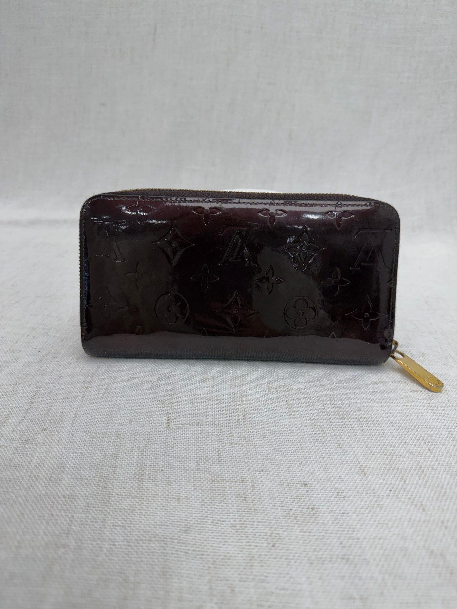 Louis Vuitton Amarante Vernis Zippy Wallet