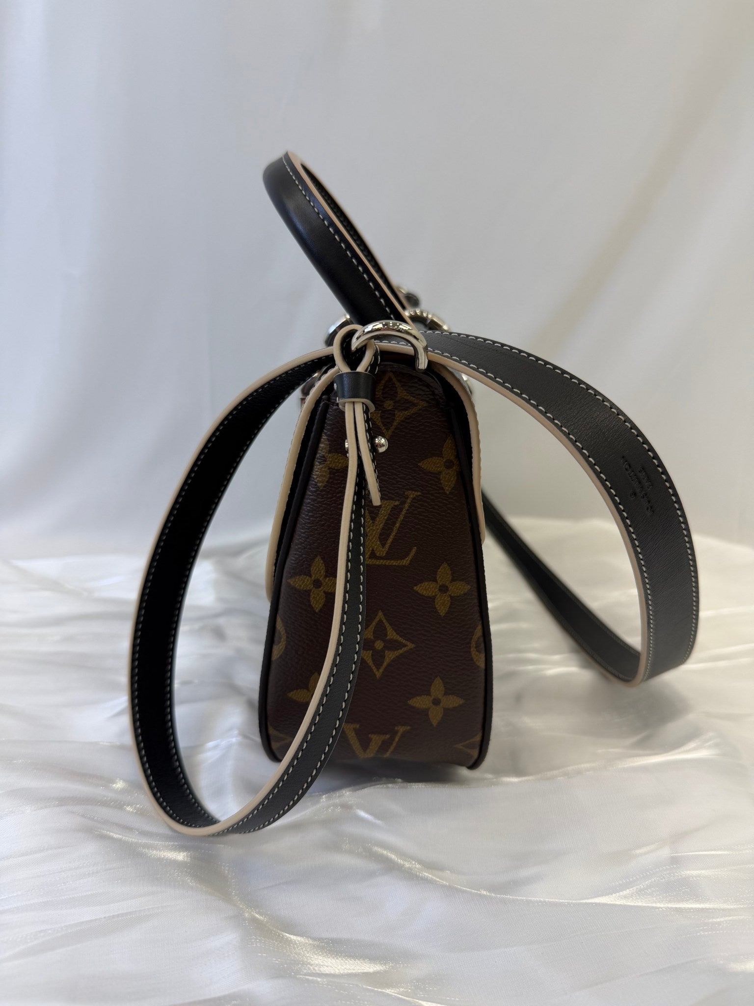 Louis Vuitton Monogram Chain It PM Handbag