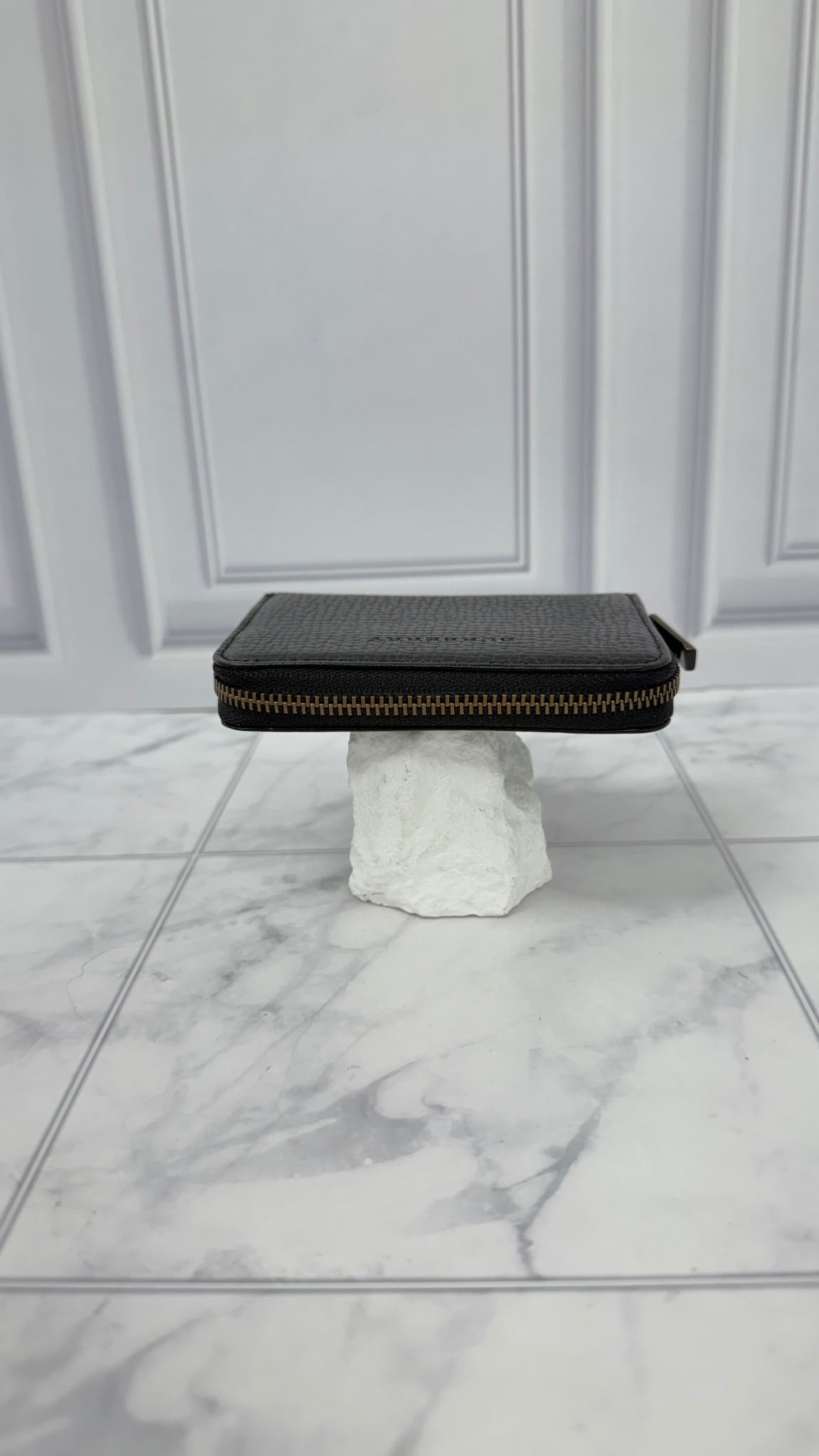 LIKE NEW - Burberry Black Grained Leather Zippy Compact Wallet