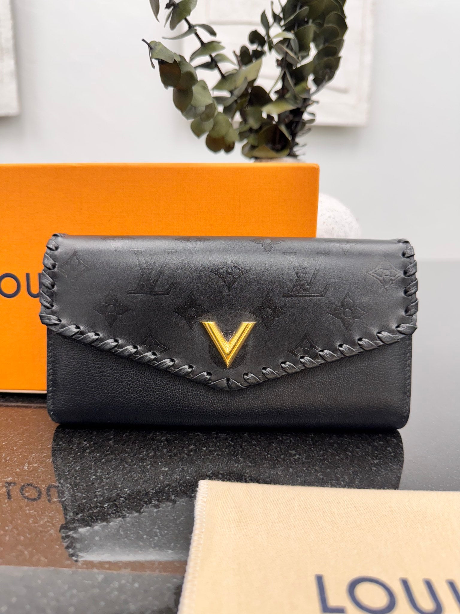 Louis Vuitton Black Monogram Cuir Plume Very Sarah Wallet