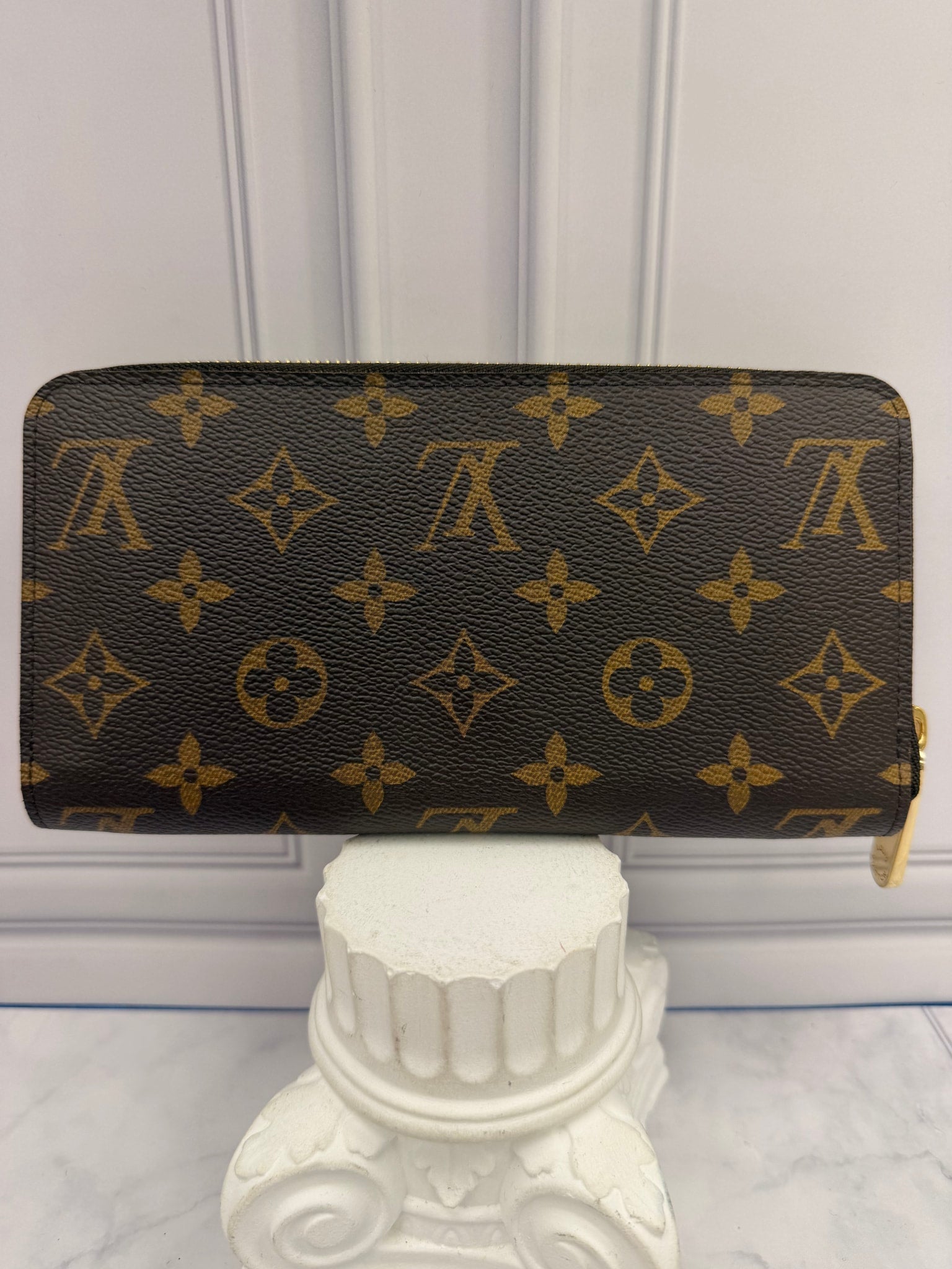 Louis Vuitton Monogram Illustre Zippy Wallet