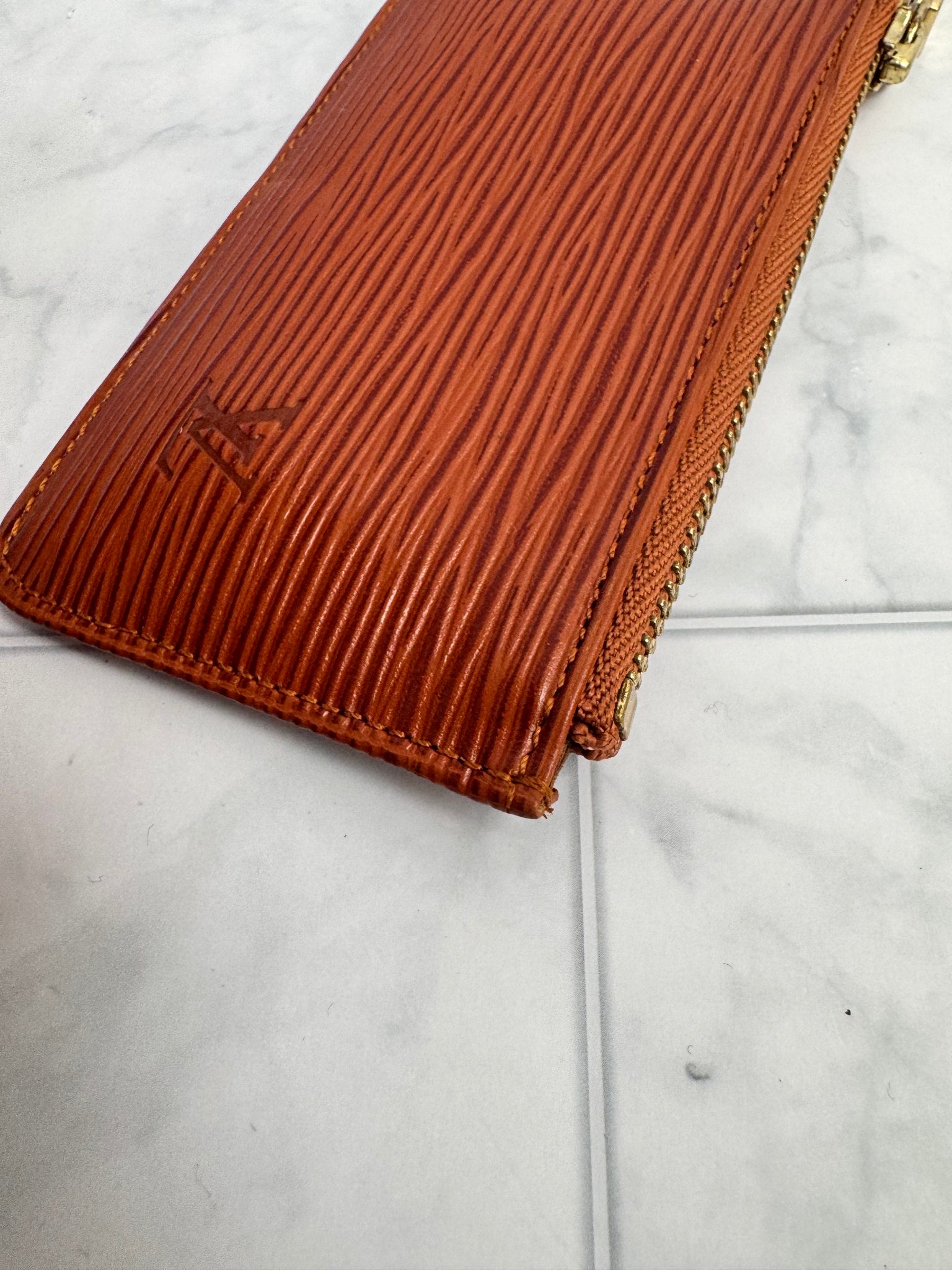 Louis Vuitton Brown Epi Leather Key Cles