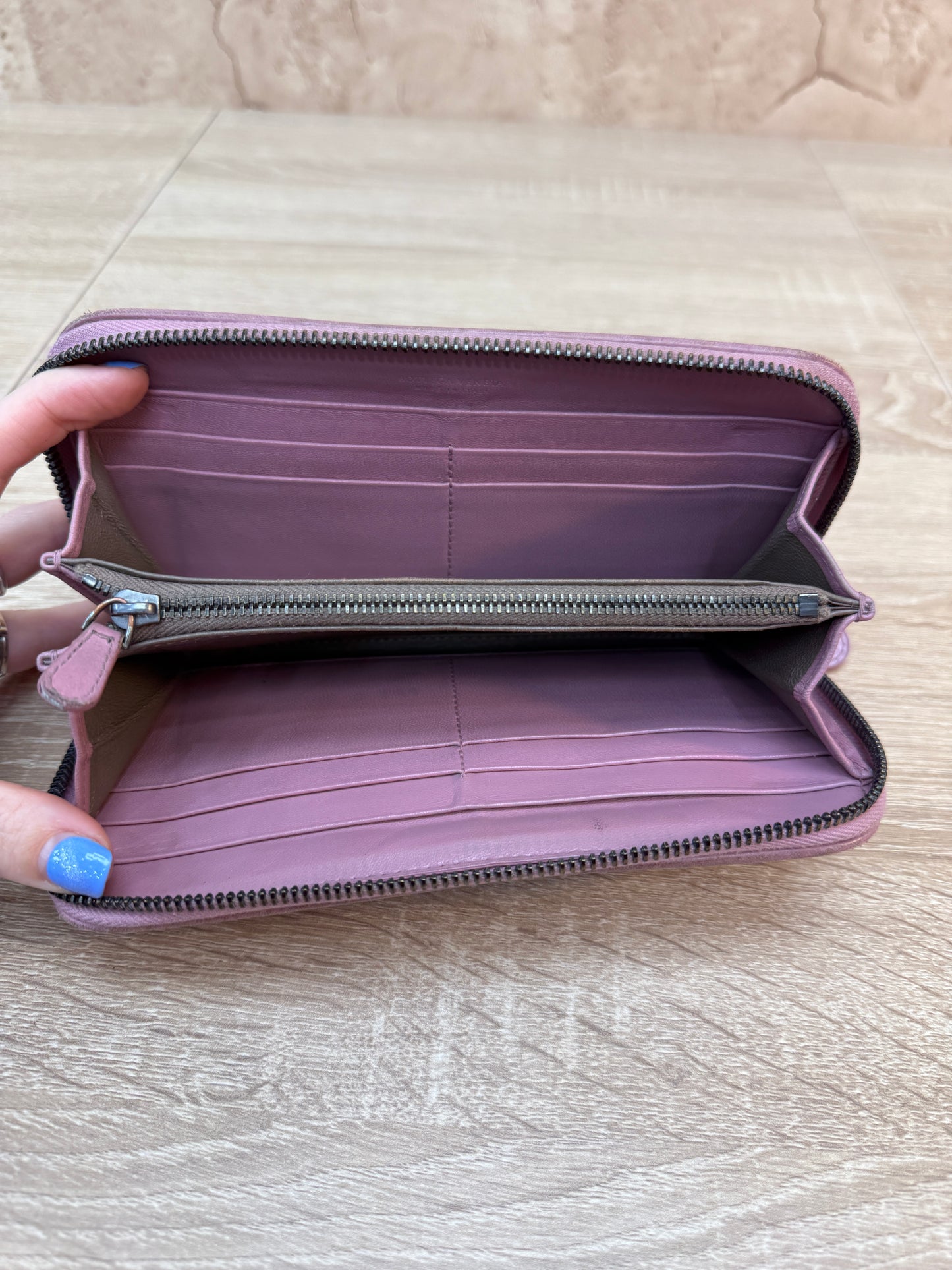 Bottega Veneta Mauve Intrecciato Leather Zippy Wallet
