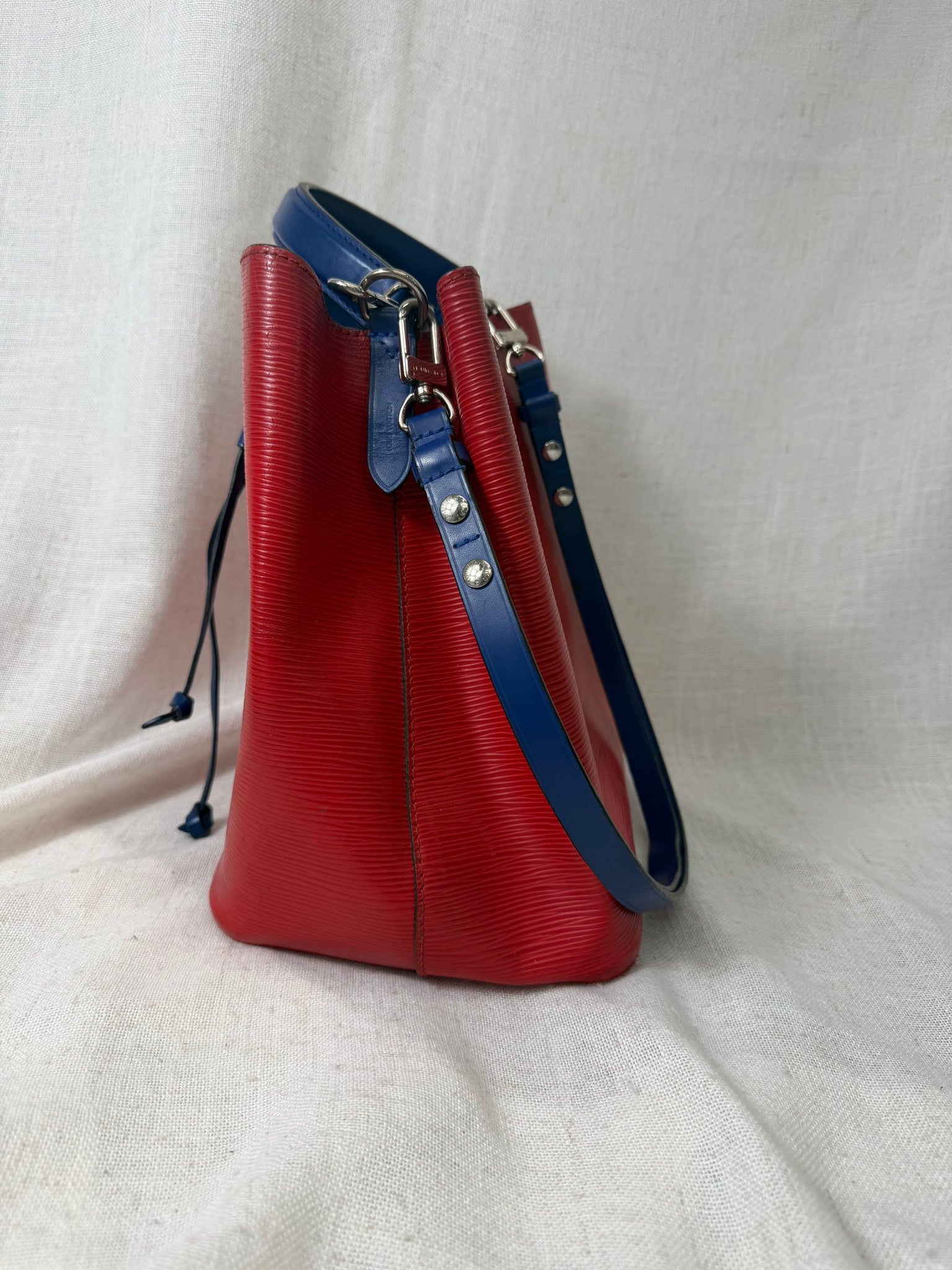 Louis Vuitton Red And Blue Epi Leather NeoNoe MM Bucket Bag