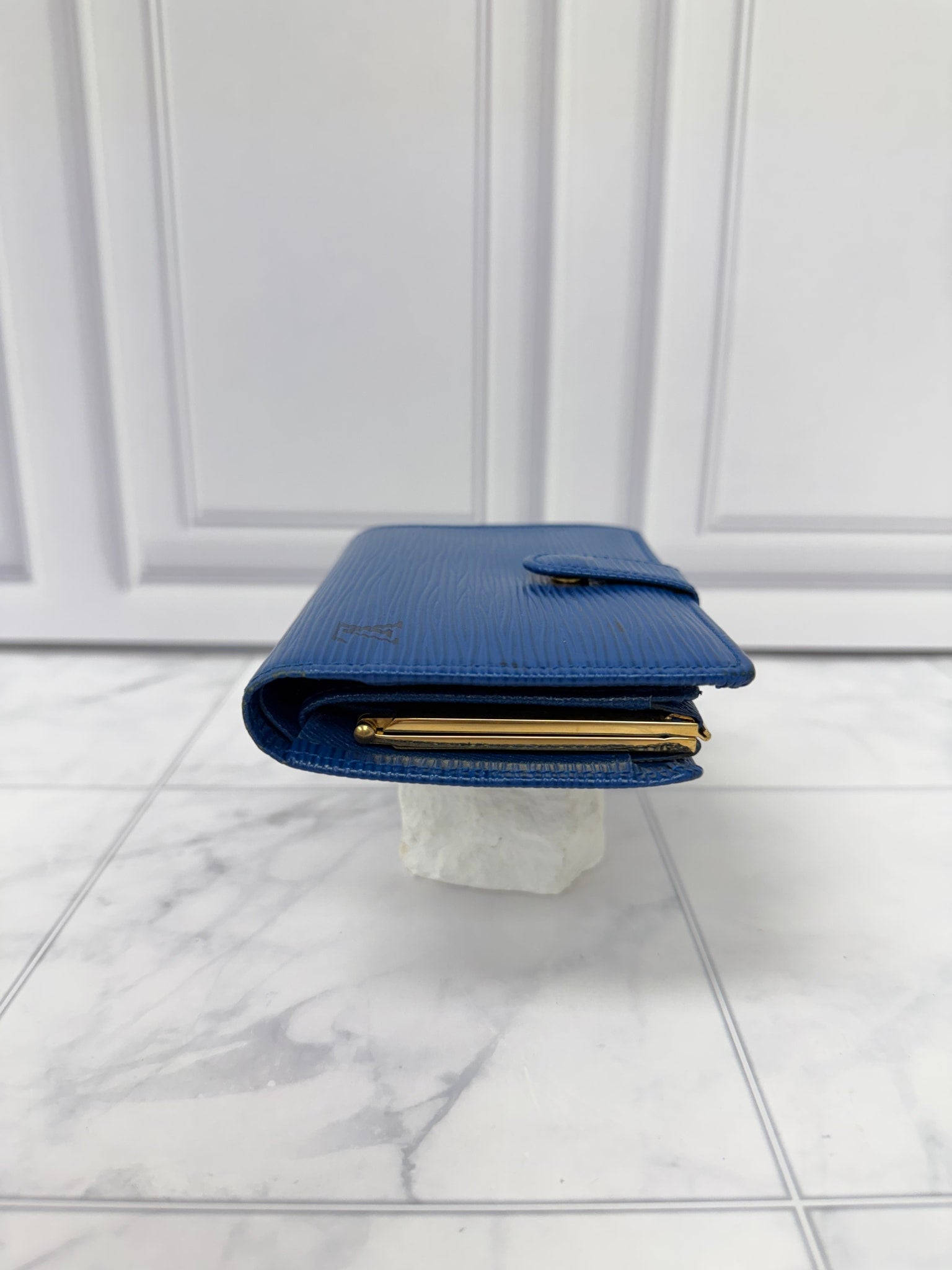 Louis Vuitton Blue Epi Leather Kisslock Wallet
