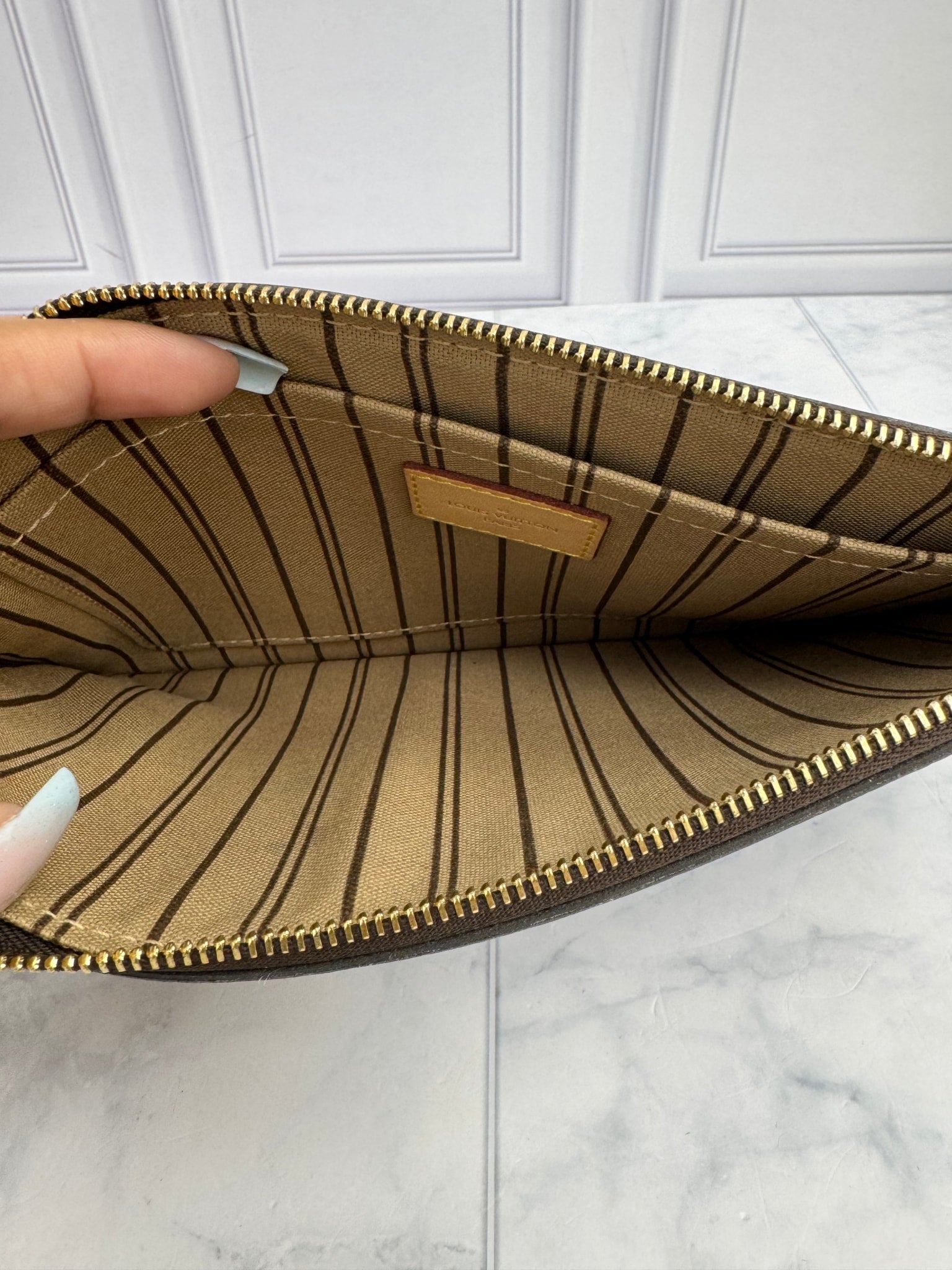 Louis Vuitton Monogram Neverfull MM Tote Bag