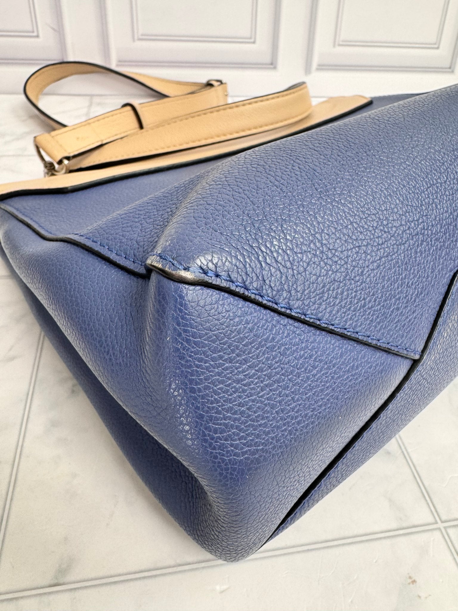 Louis Vuitton Beige And Blue Grained Leather Lockme II 2Way Bag