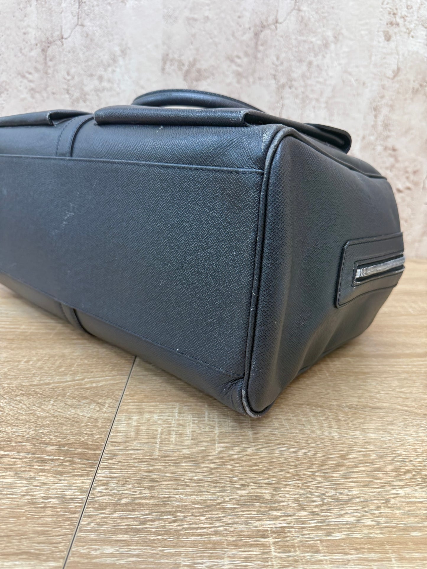 Louis Vuitton Black Taiga Ivan Carry On