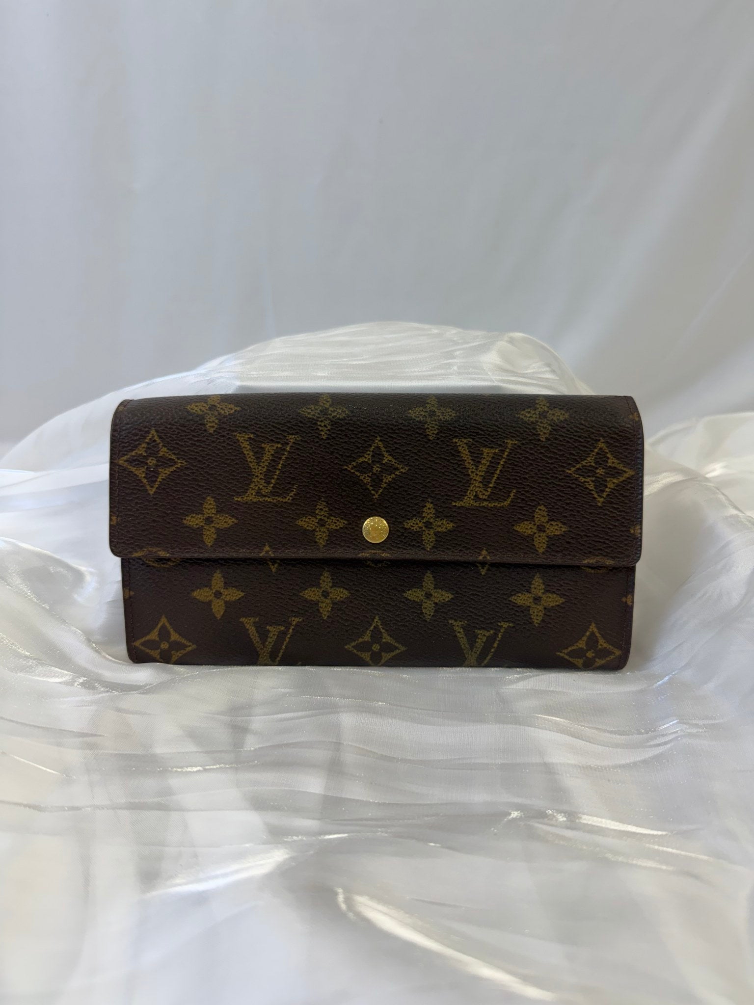 Louis Vuitton Monogram Sarah Wallet