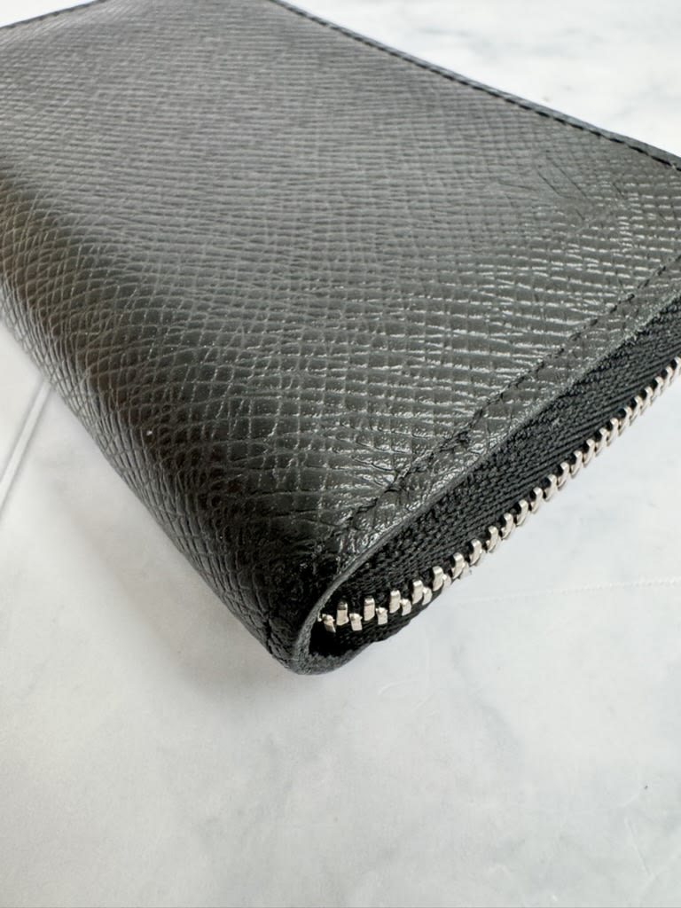 Louis Vuitton Black Taiga Leather Zippy Coin Purse