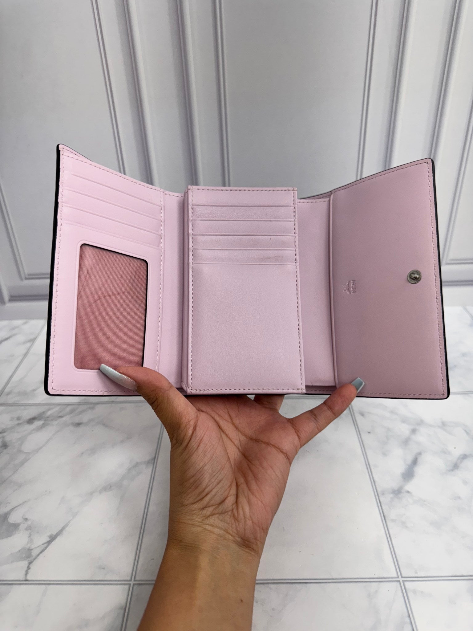 Gucci GG Supreme Bee Bifold Wallet