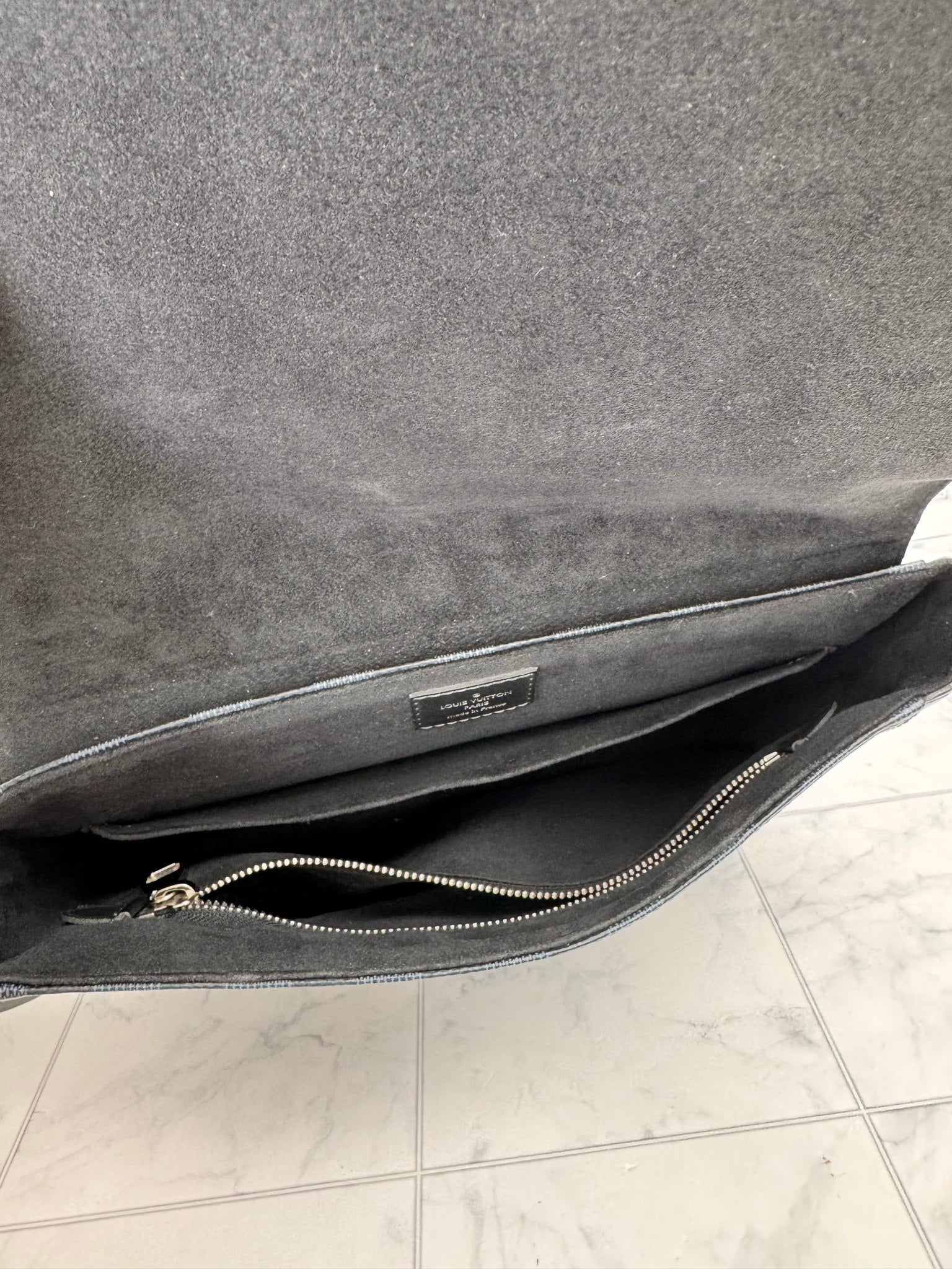 Louis Vuitton Damier Cobalt Newport Messenger Bag MM