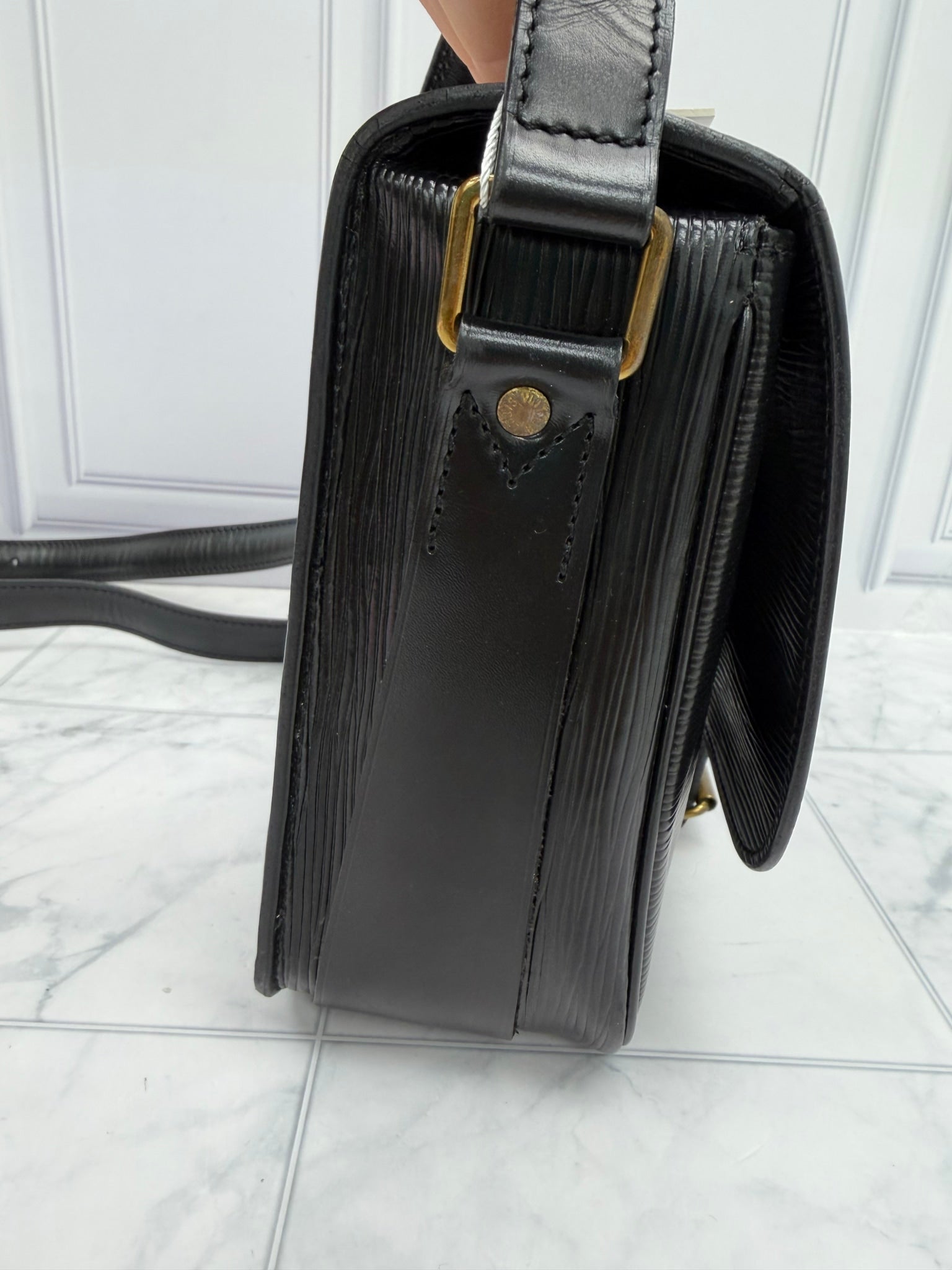 Louis Vuitton Black Epi Cartouchiere MM Shoulder Bag