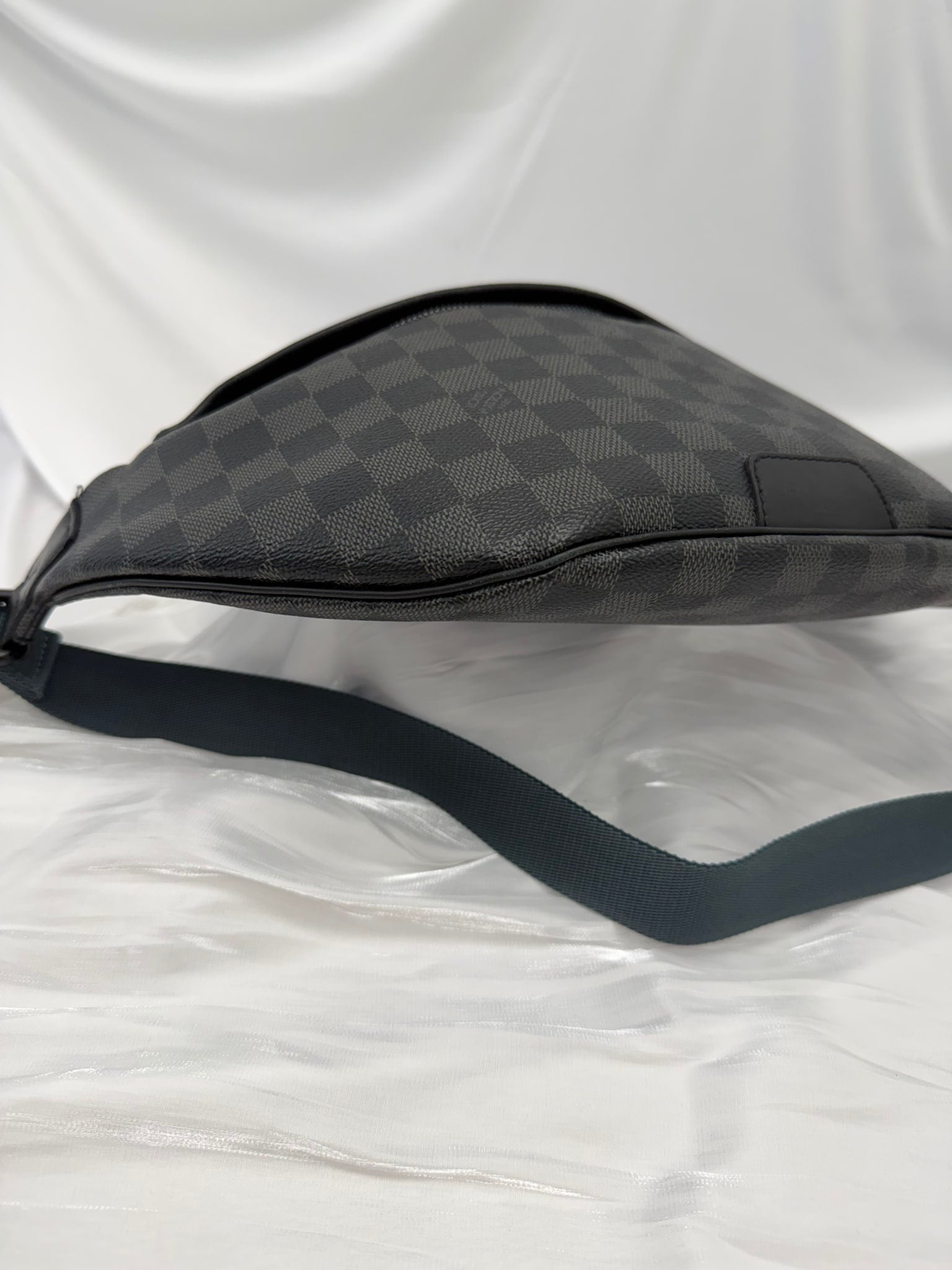 Louis Vuitton Damier Graphite Discovery Bumbag