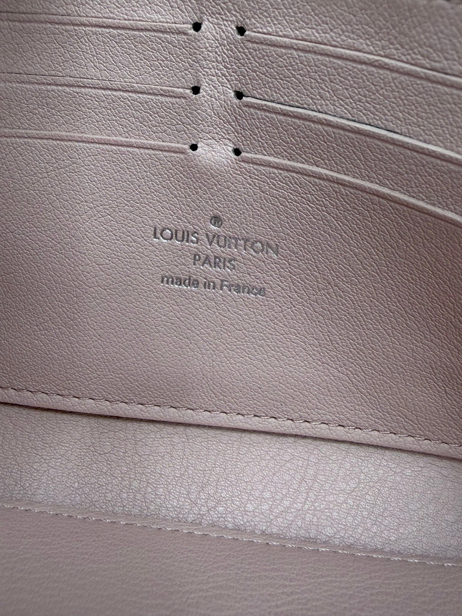 Louis Vuitton Dusty Rose Mahina Leather Zippy Wallet