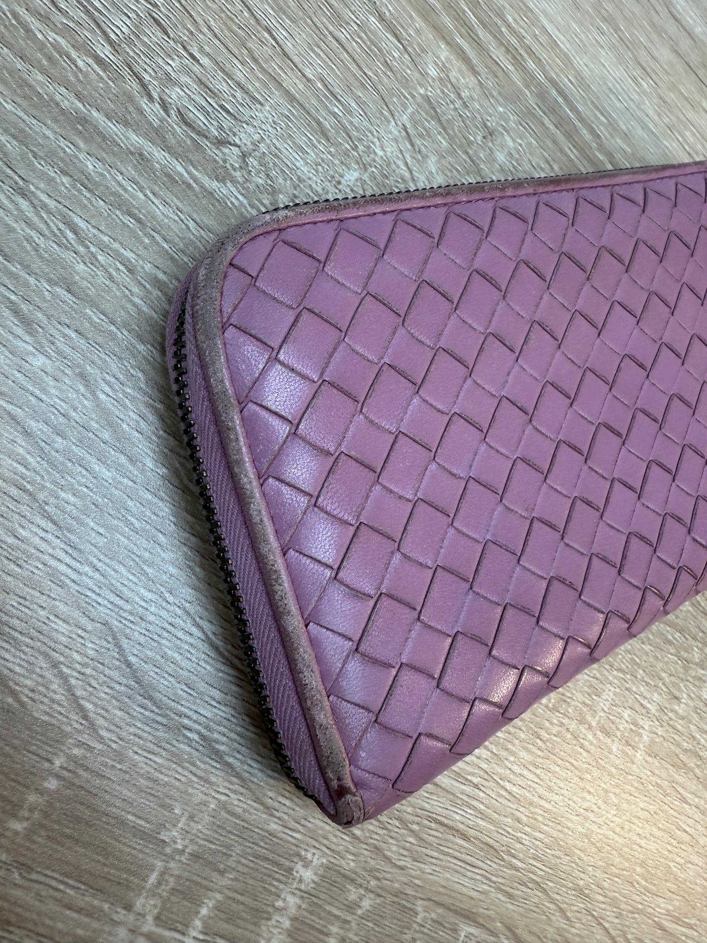 Bottega Veneta Mauve Intrecciato Leather Zippy Wallet
