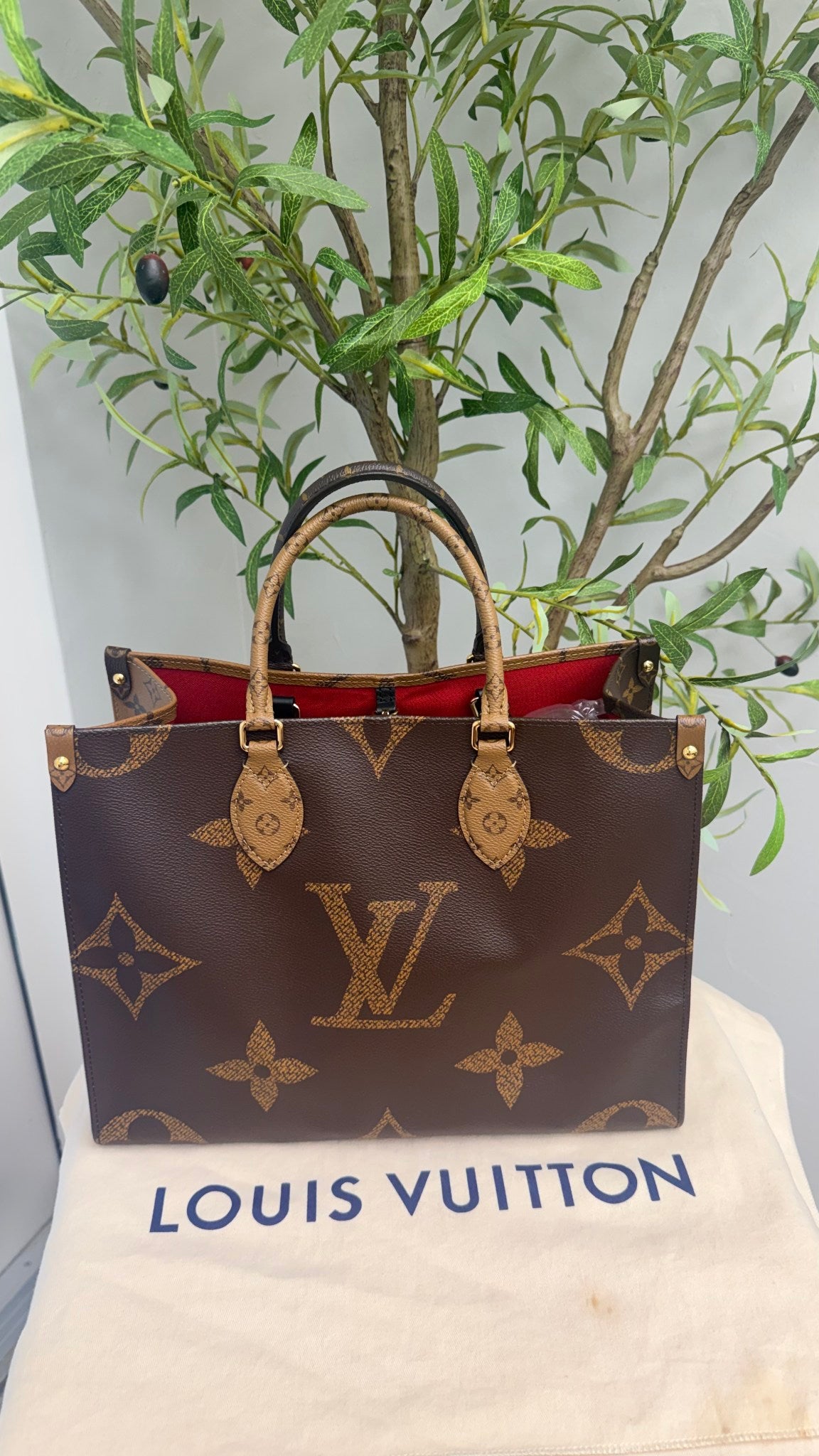 Louis Vuitton Monogram On The Go MM Handbag